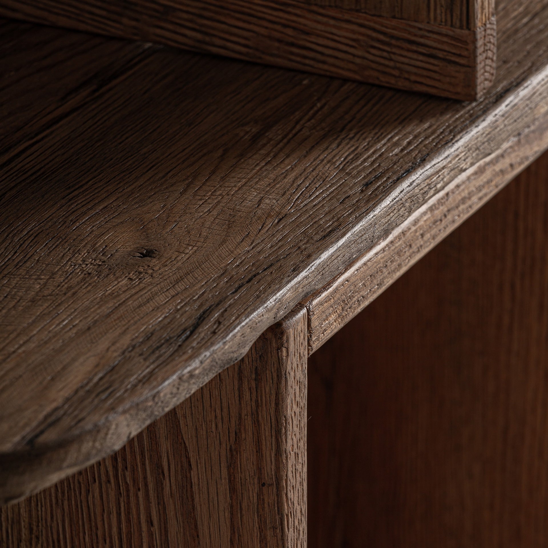 Regal BRUSQUE aus Eichenholz