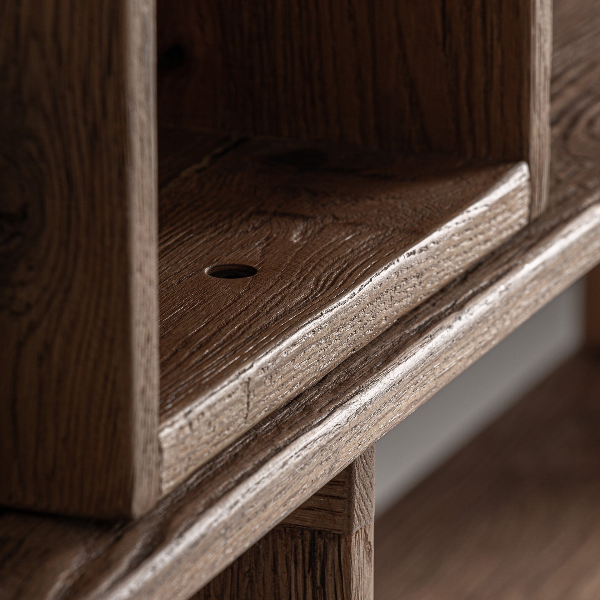 Regal BRUSQUE aus Eichenholz