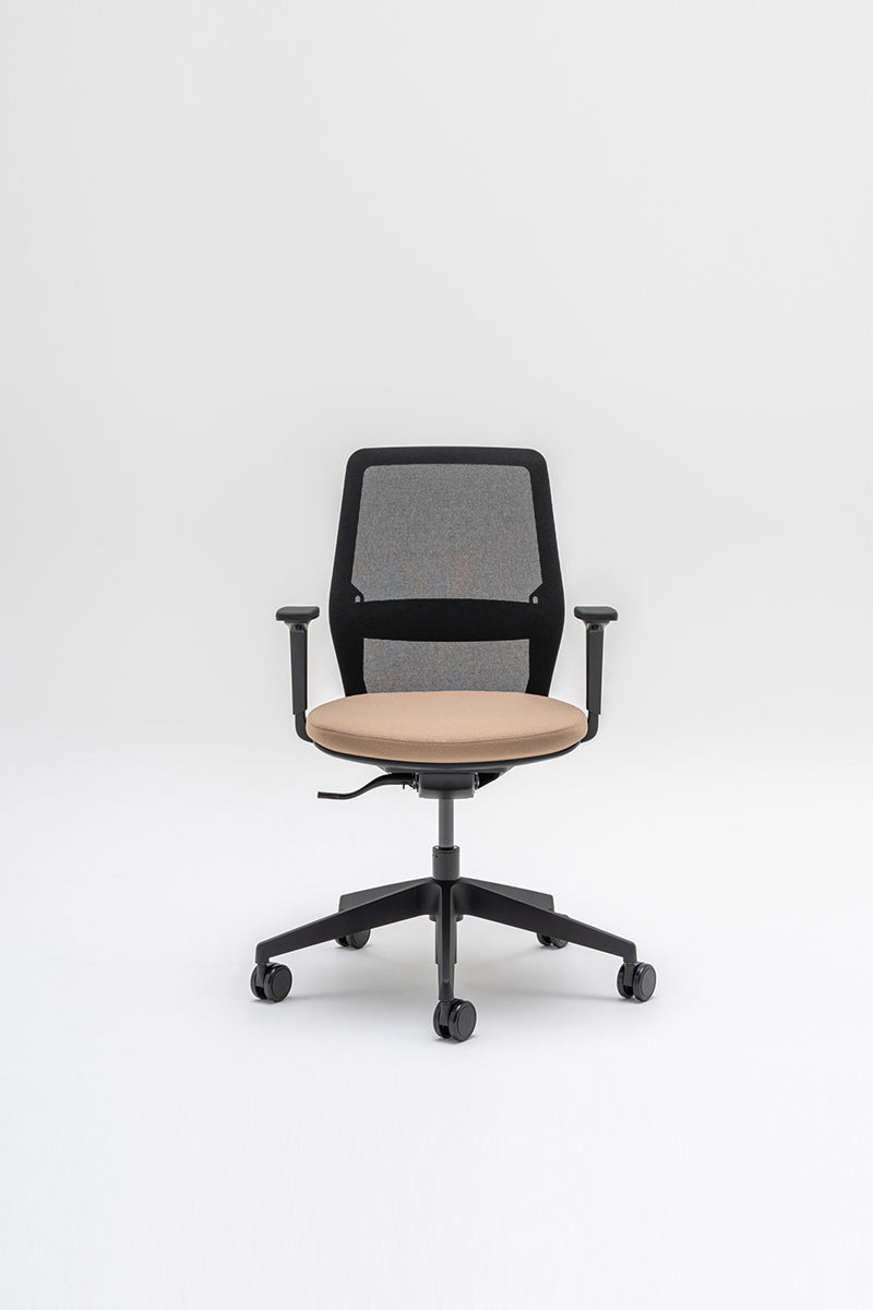 Armchair with an openwork EVO backrest adjustable base with wheels to the hard surface