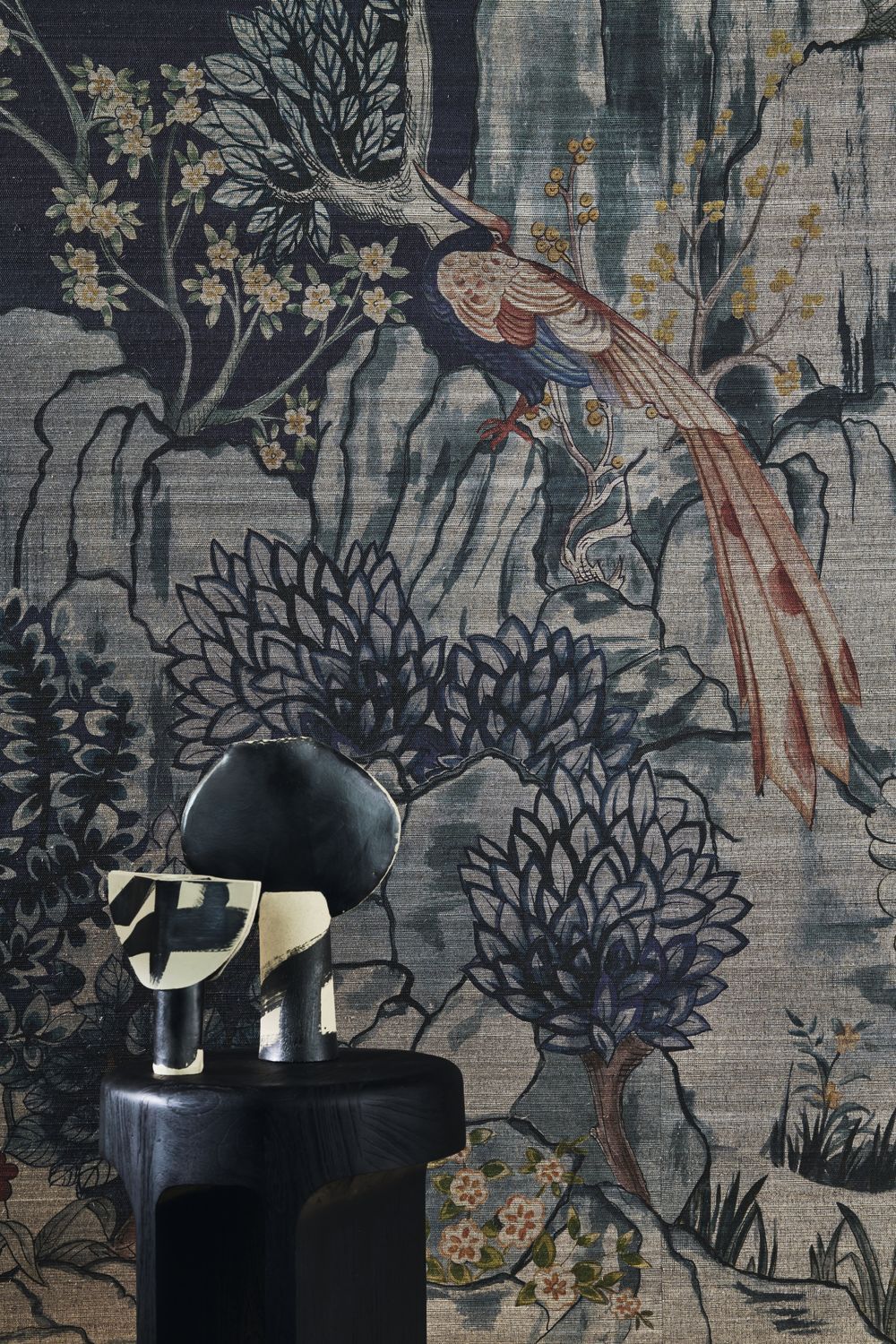 Wandbild aus Sizal mit pflanzlichem Landschaftsmotiv HANG MUA in Granatblau