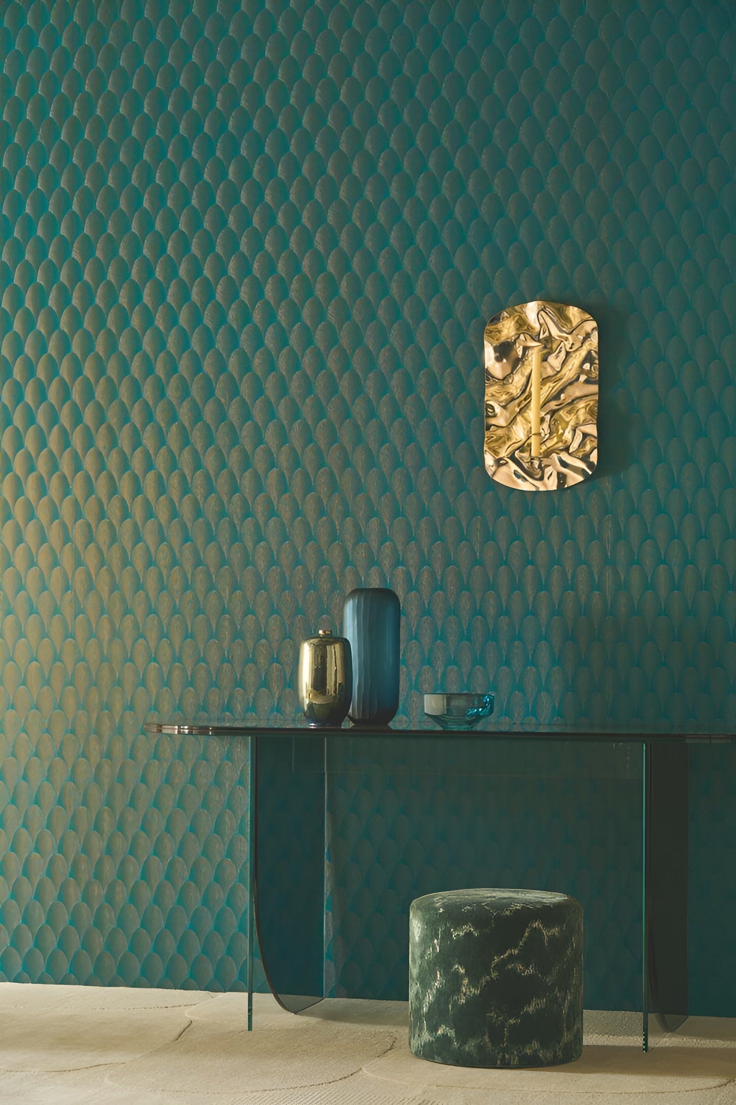 Metallic Wallpaper with Geometric Pattern TOURMALINE - EMERALD/GOLD emerald with gold