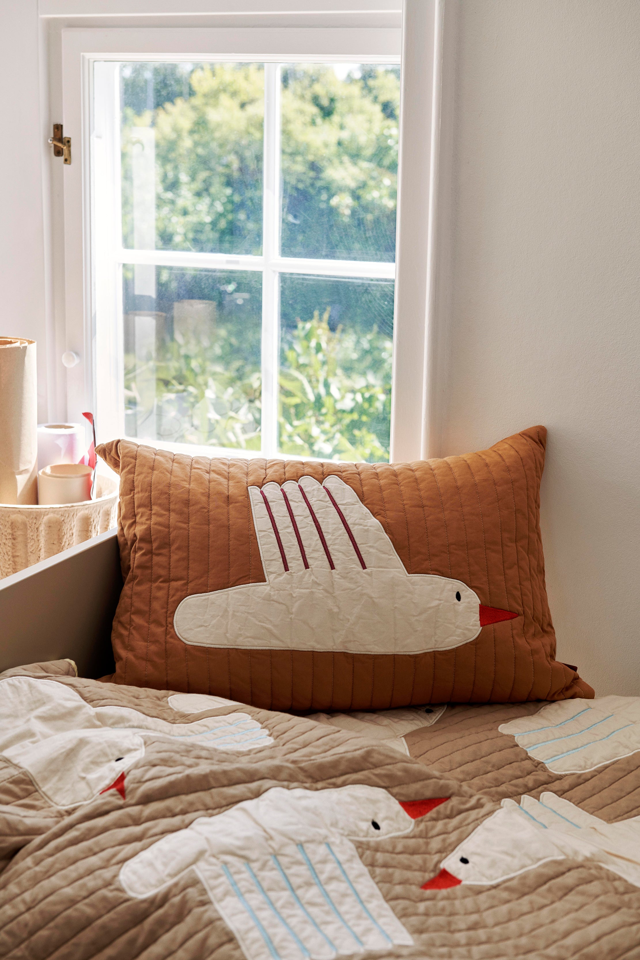 BIRD QUILTED tufted pillow light brown with white