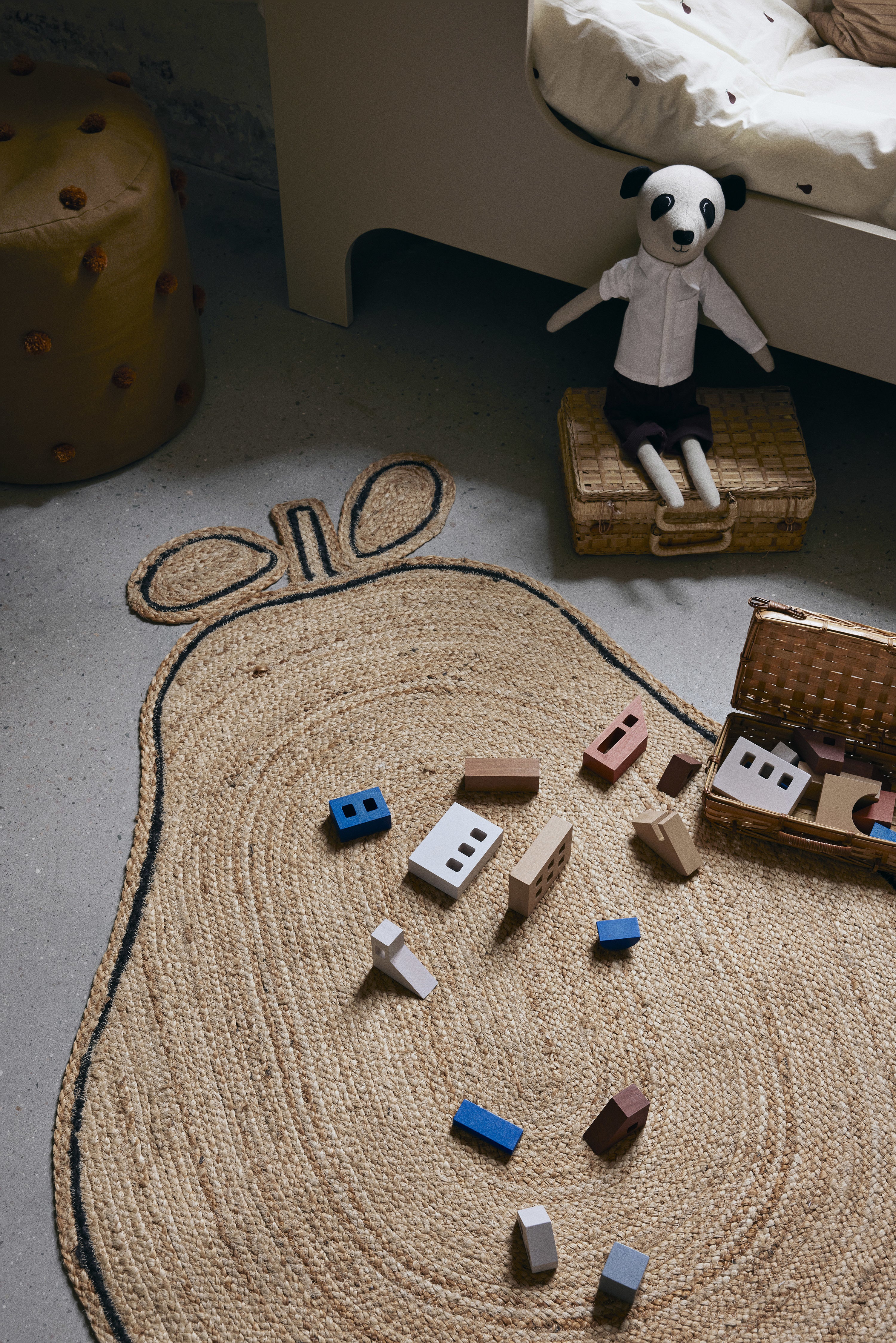 Woven PEAR jute rug