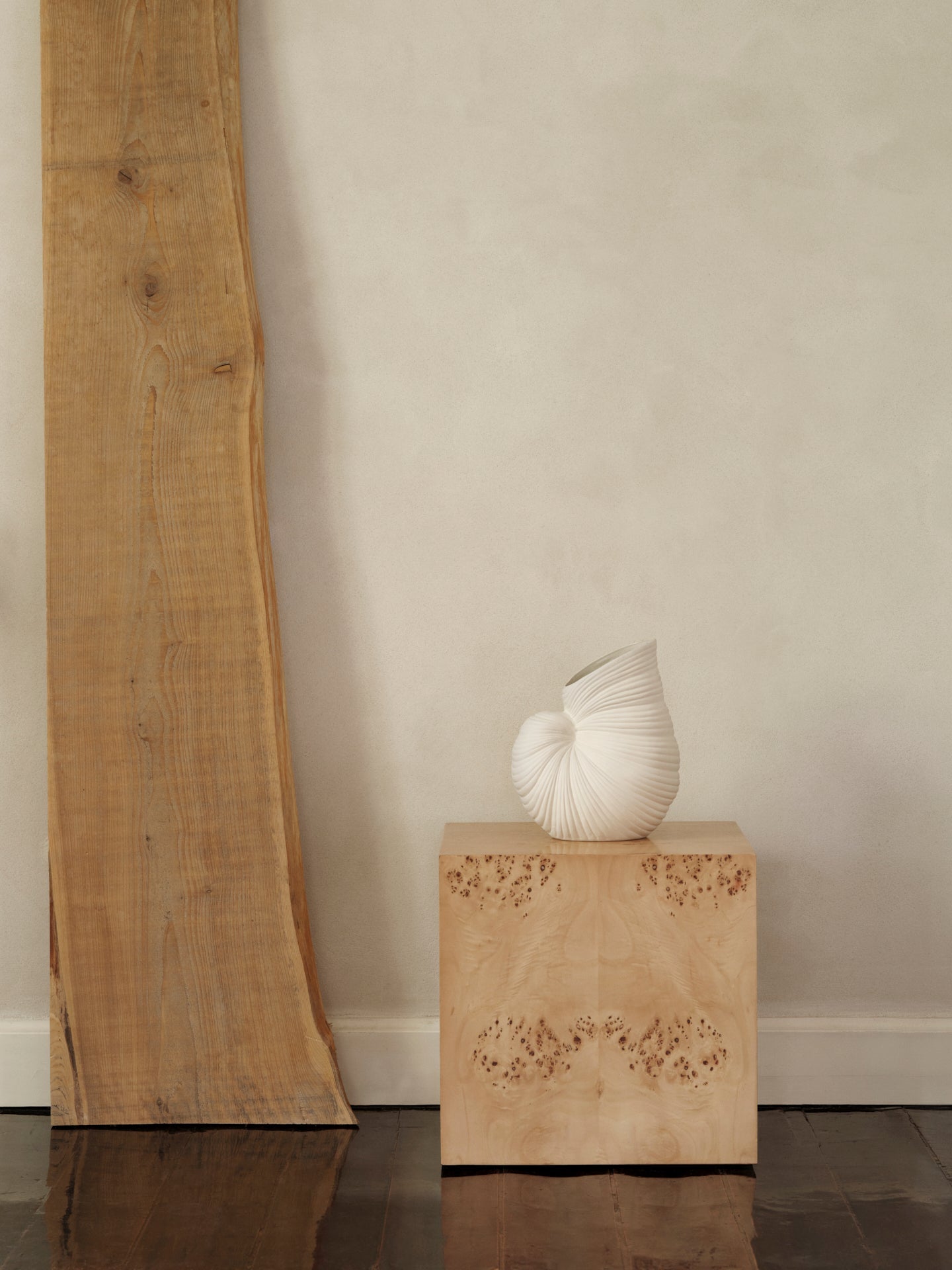 Shell vase vase broken white
