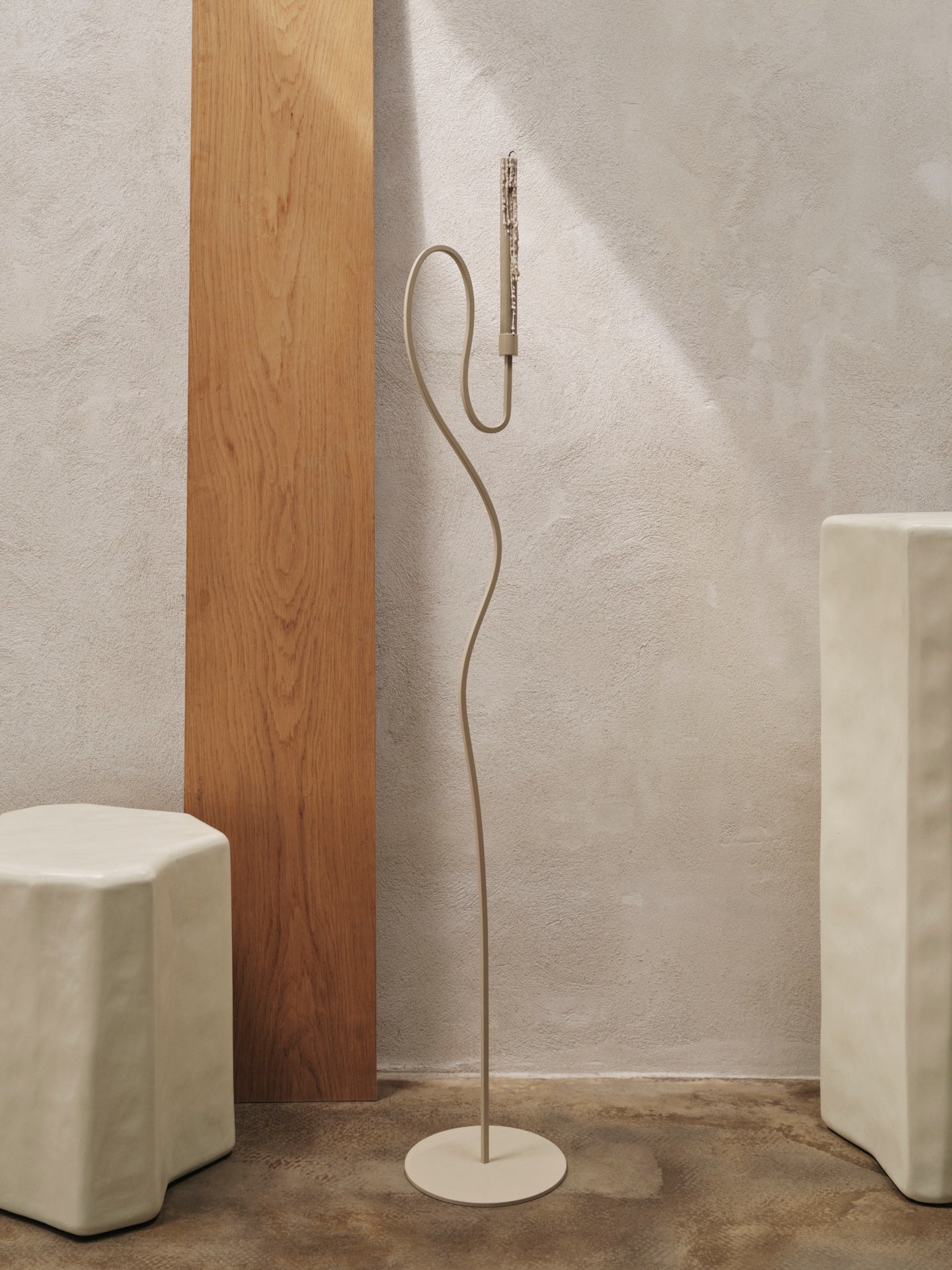 Valse beige floor candlestick
