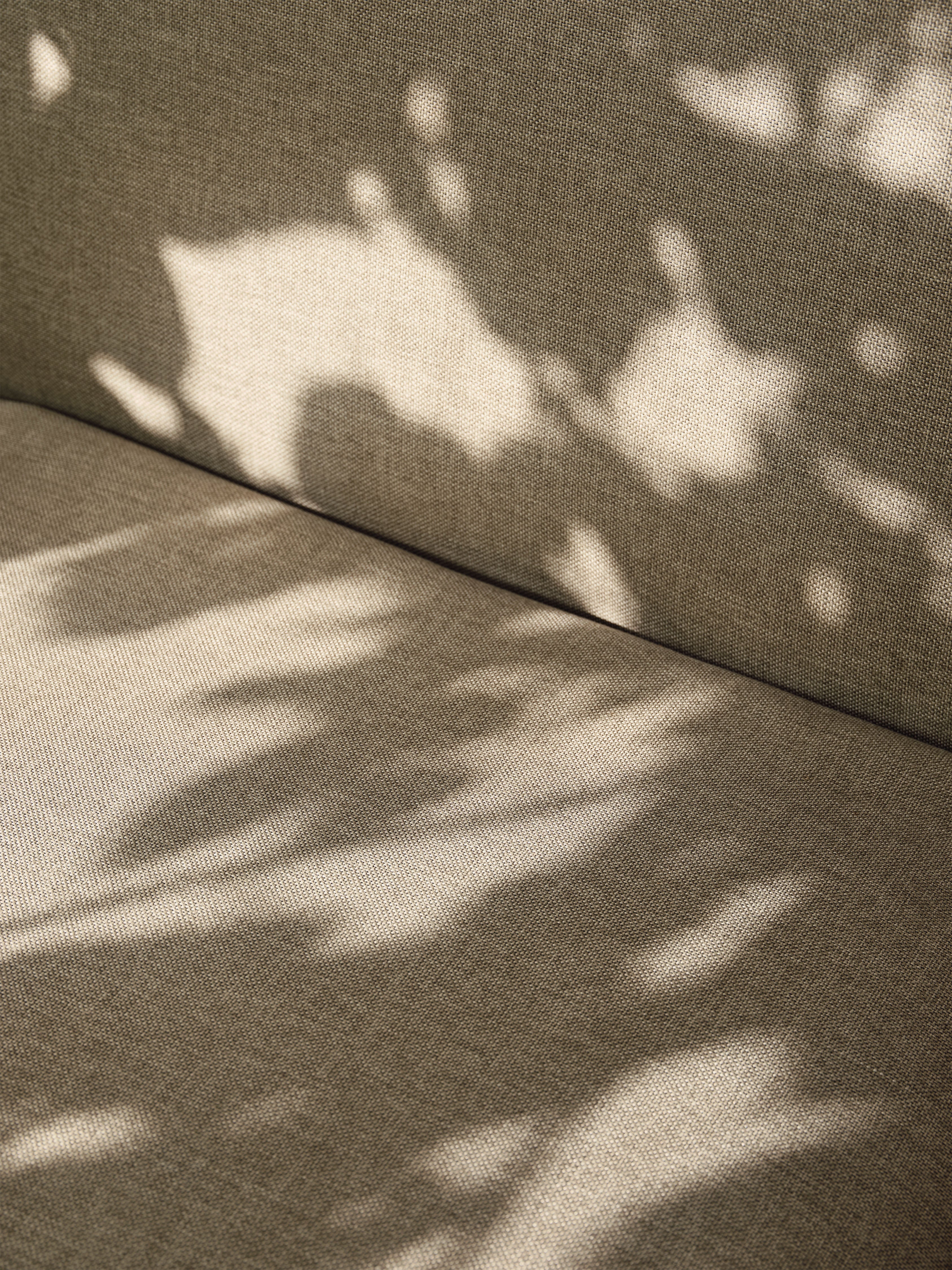 3-Personen-Sofa externer Wüste Beige mit einer schwarzen Basis