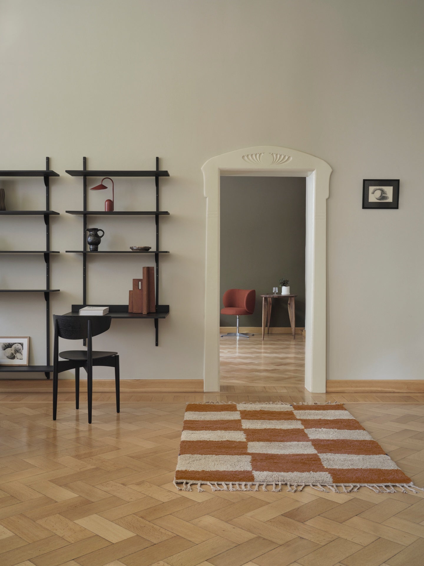 SECTOR TRIPLE WIDE Regal, schwarzes Eschenfurnier