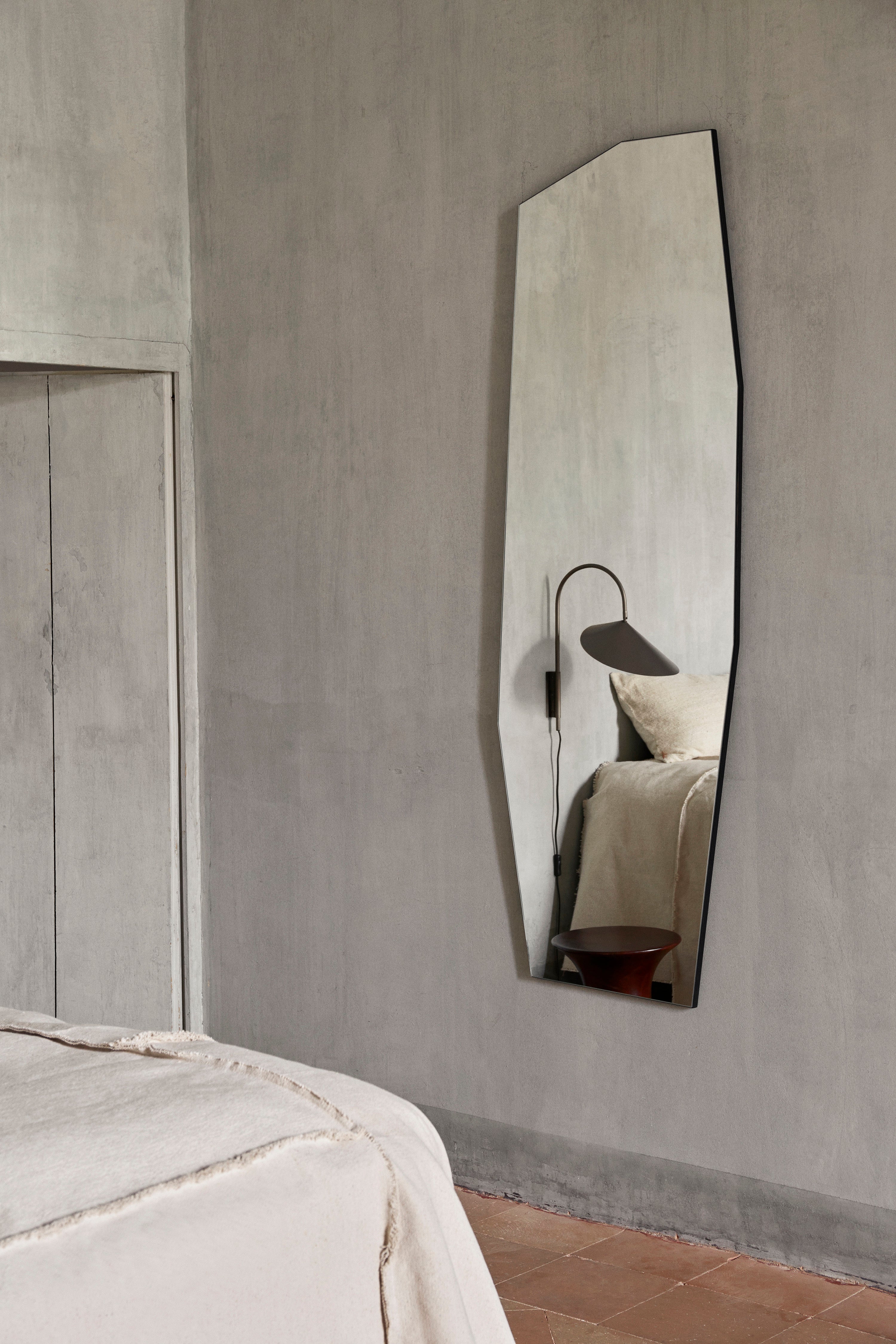 SHARD LONG mirror black frame