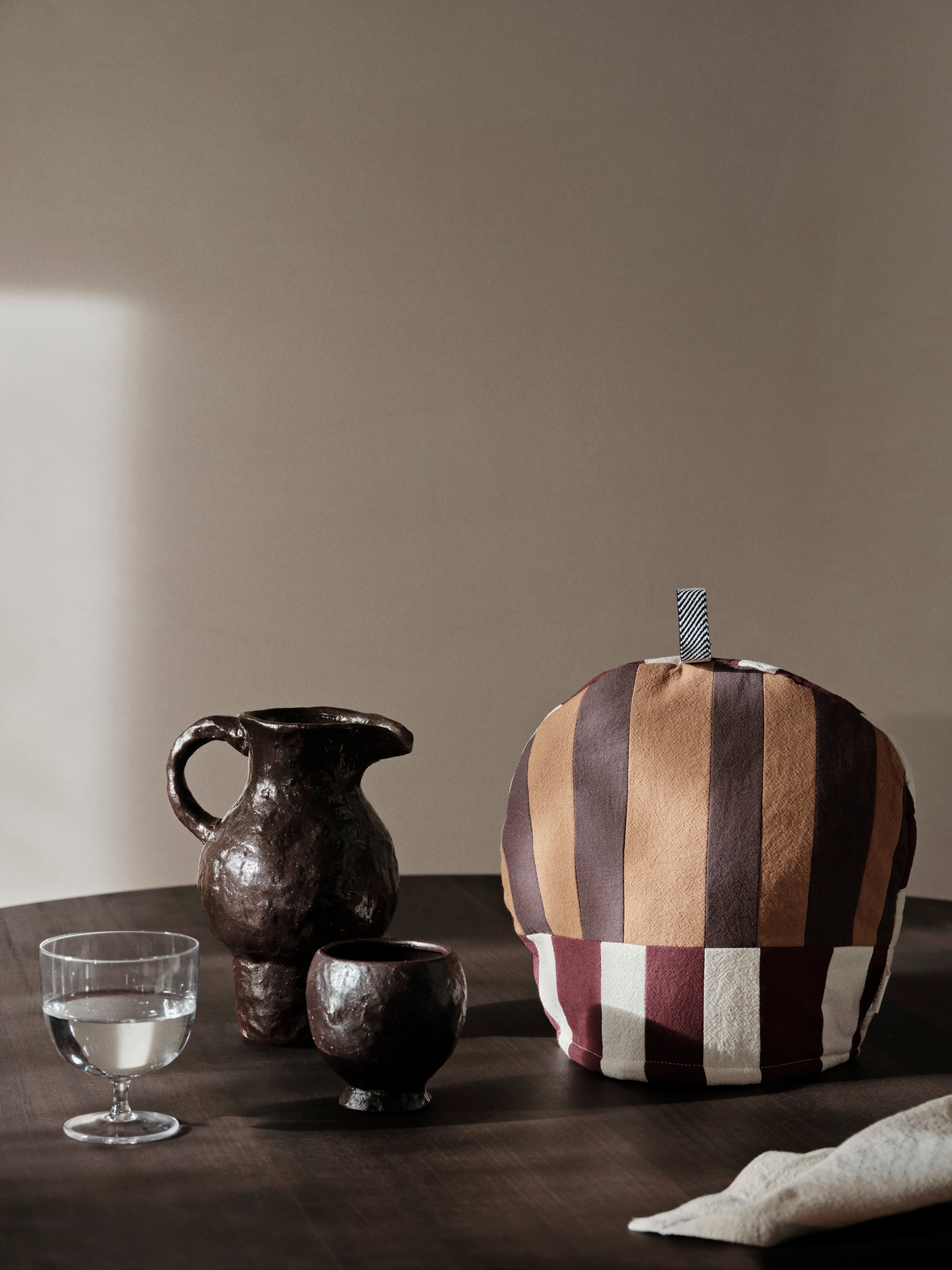 Doro -brown Doro jug