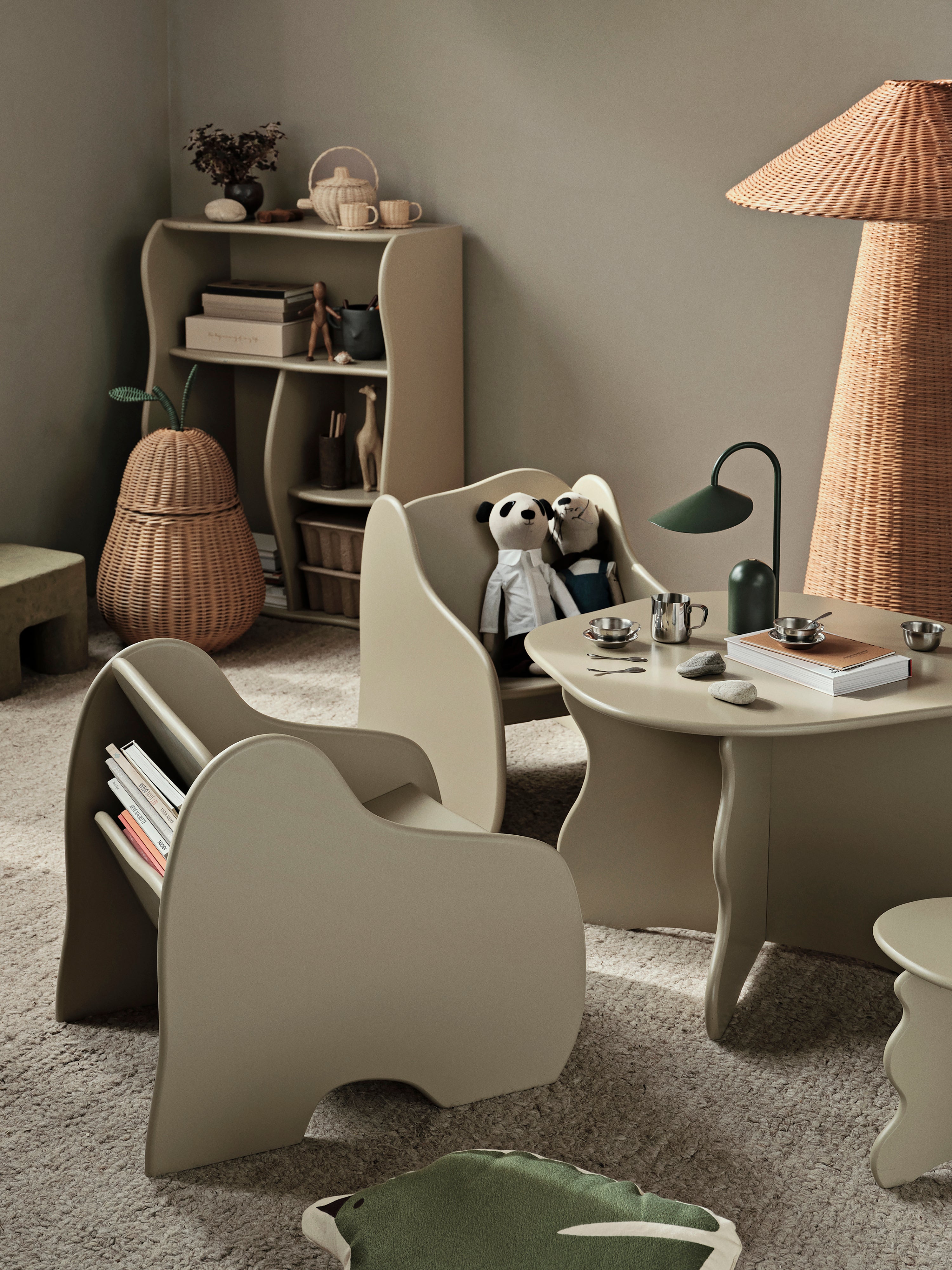 PEAR rattan basket