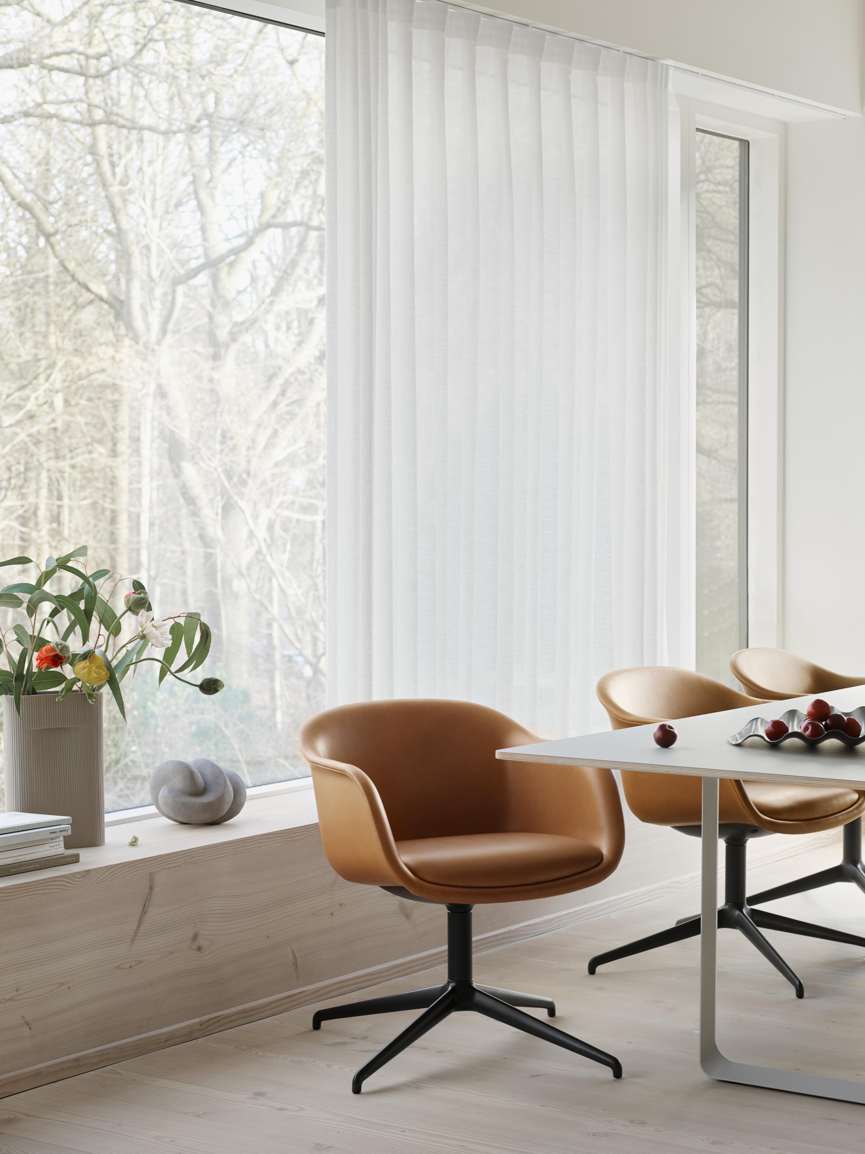 WAVE stool