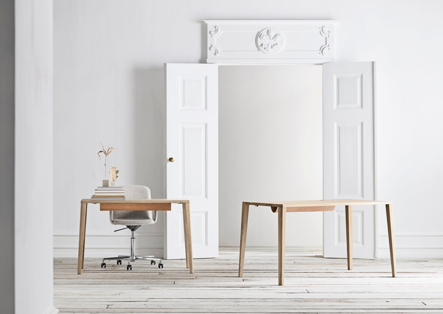 Graceful desk black oak wood