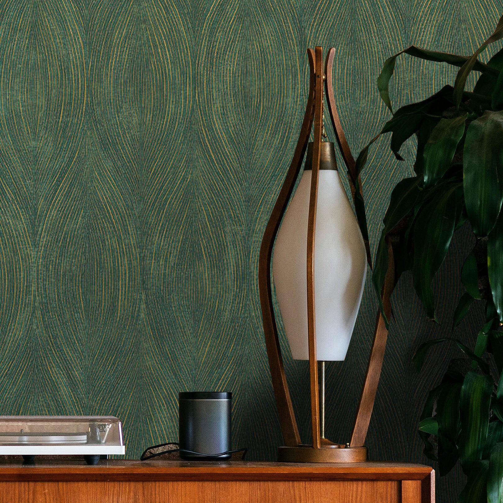Metallic textured wallpaper with abstract pattern KERAMOS - CYPRÈS/DORÉ green