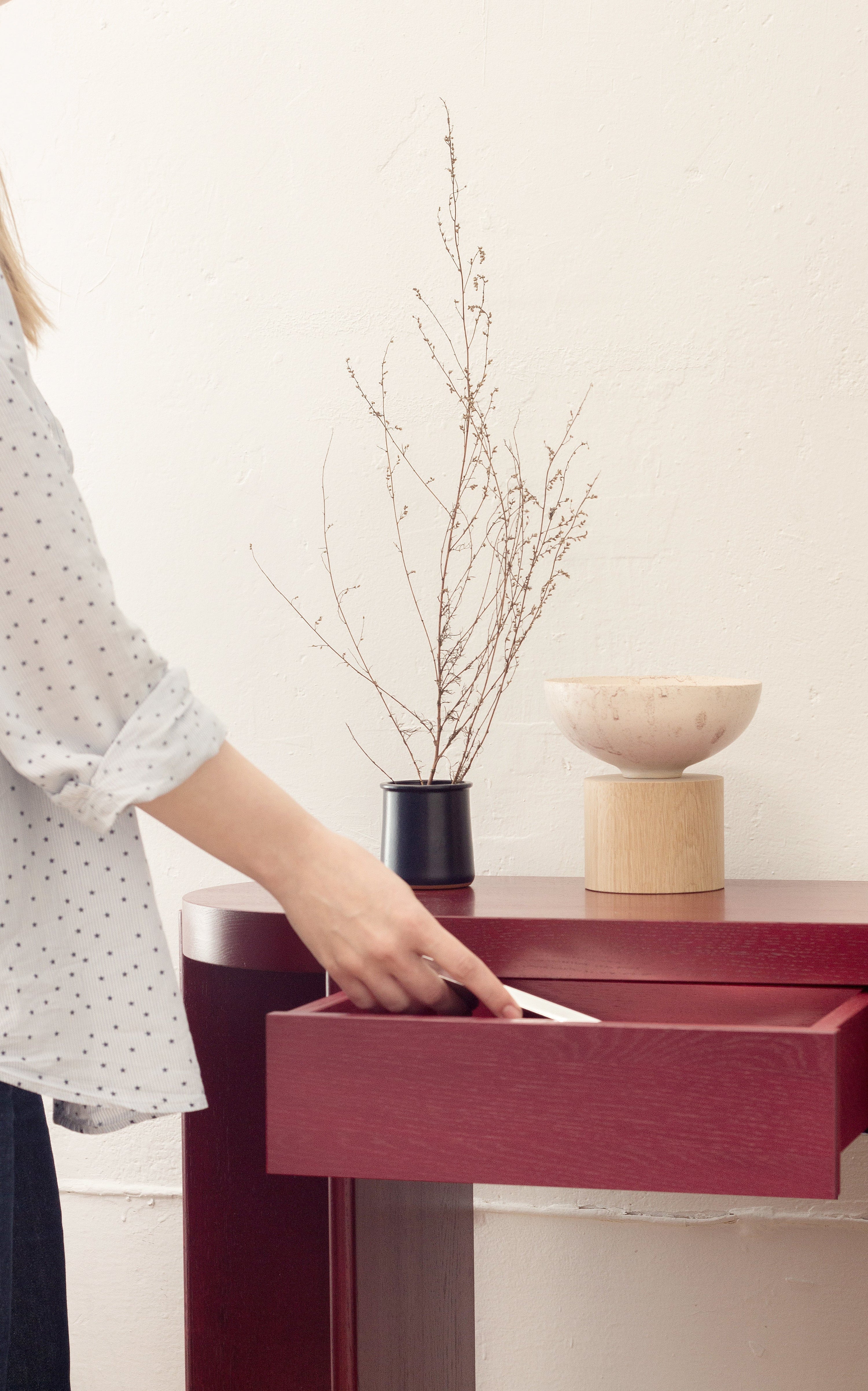 KIRU Console Black Oak Wood