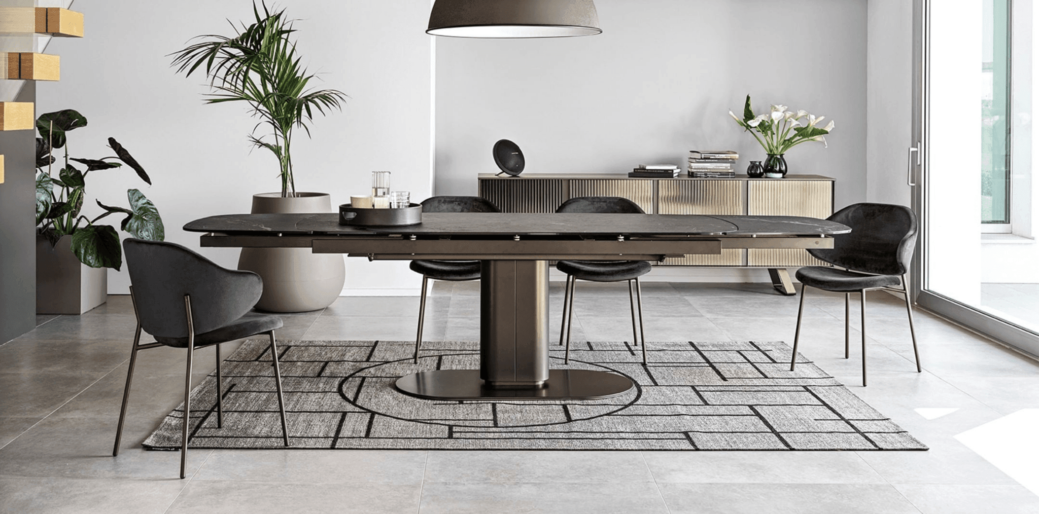 Krzesło aksamitne HOLLY czarny z metalową podstawą Calligaris    Eye on Design