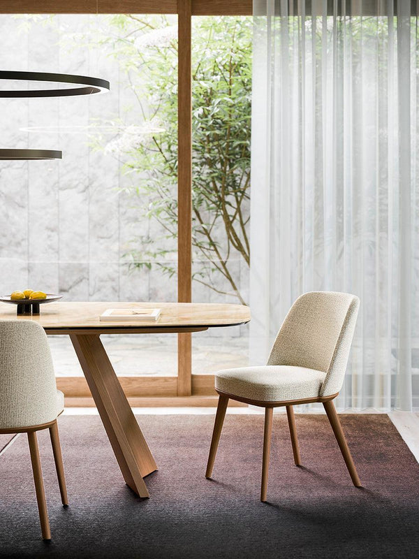 Krzesło FOYER boucle beżowy z drewnianą podstawą Calligaris    Eye on Design