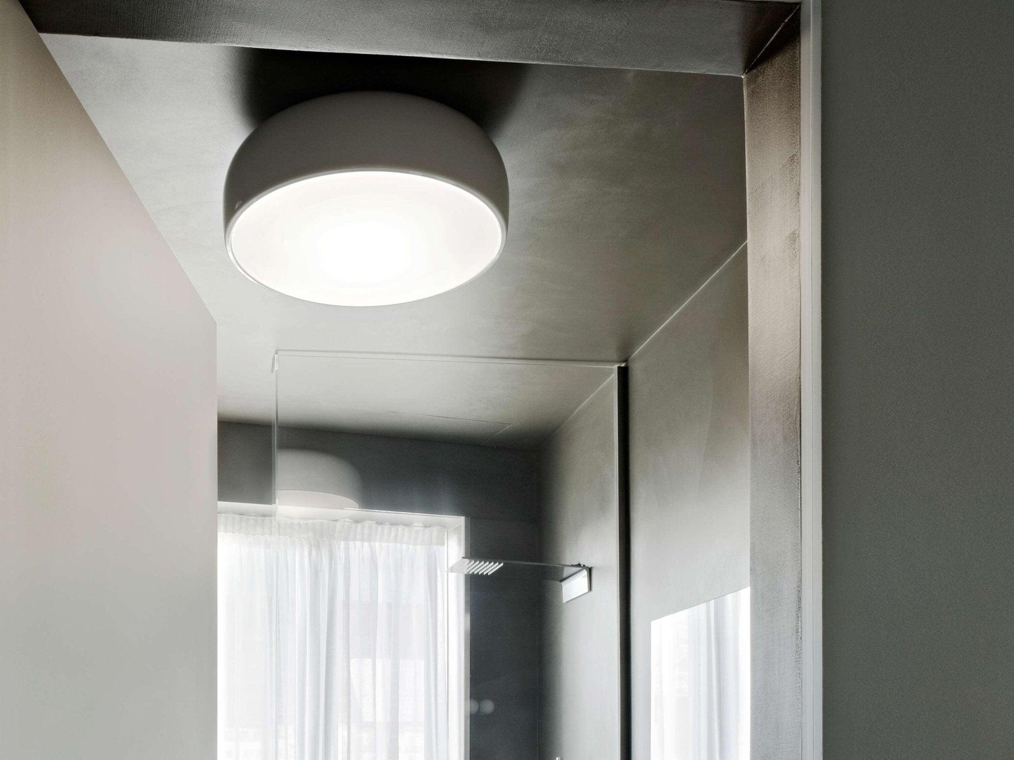 Lampa sufitowa SMITHFIELD PRO ciemnobeżowy Flos    Eye on Design