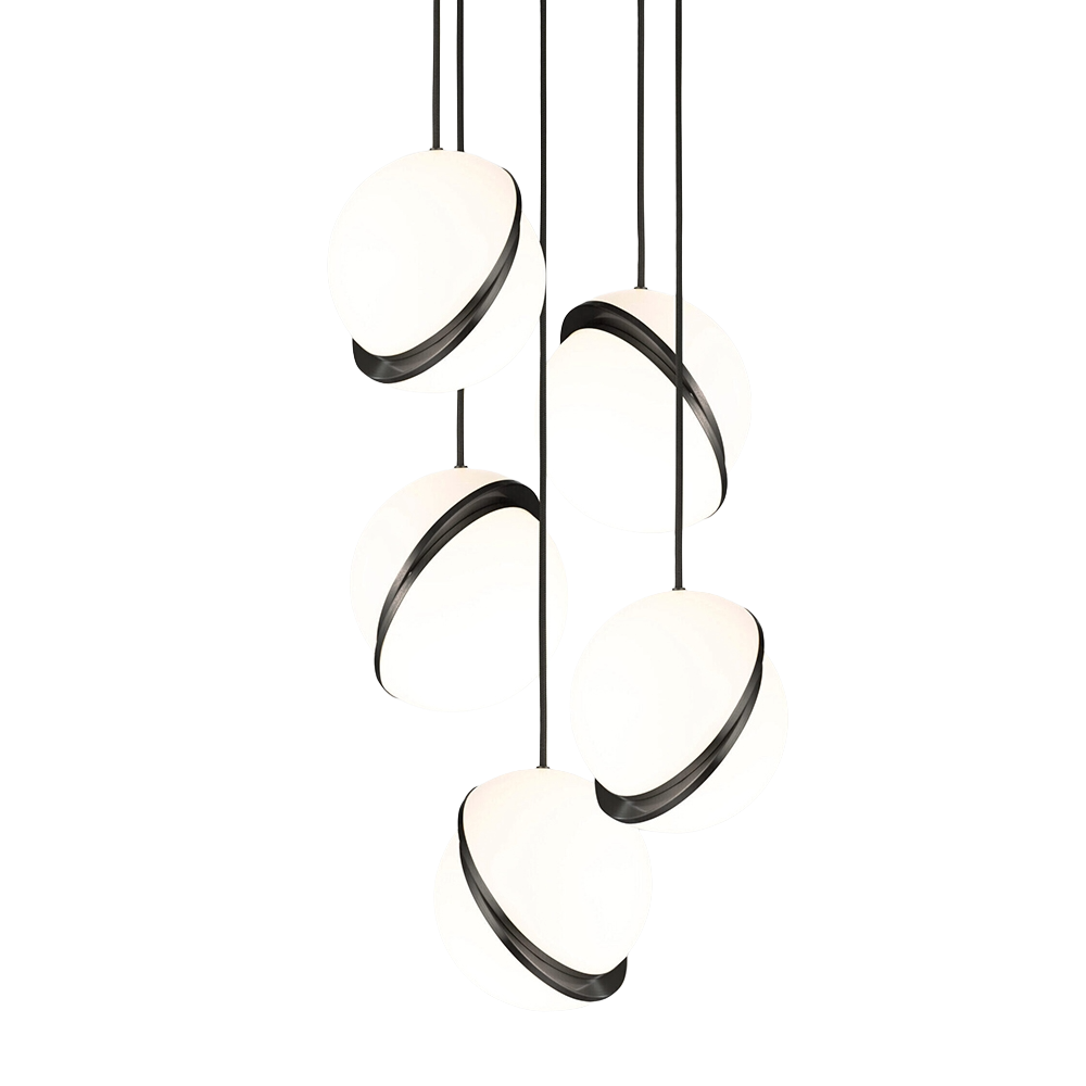 Pendelleuchte 5-flammig CRESCENT mit opalisiertem Schirm und schwarz beschichtetem Messing.