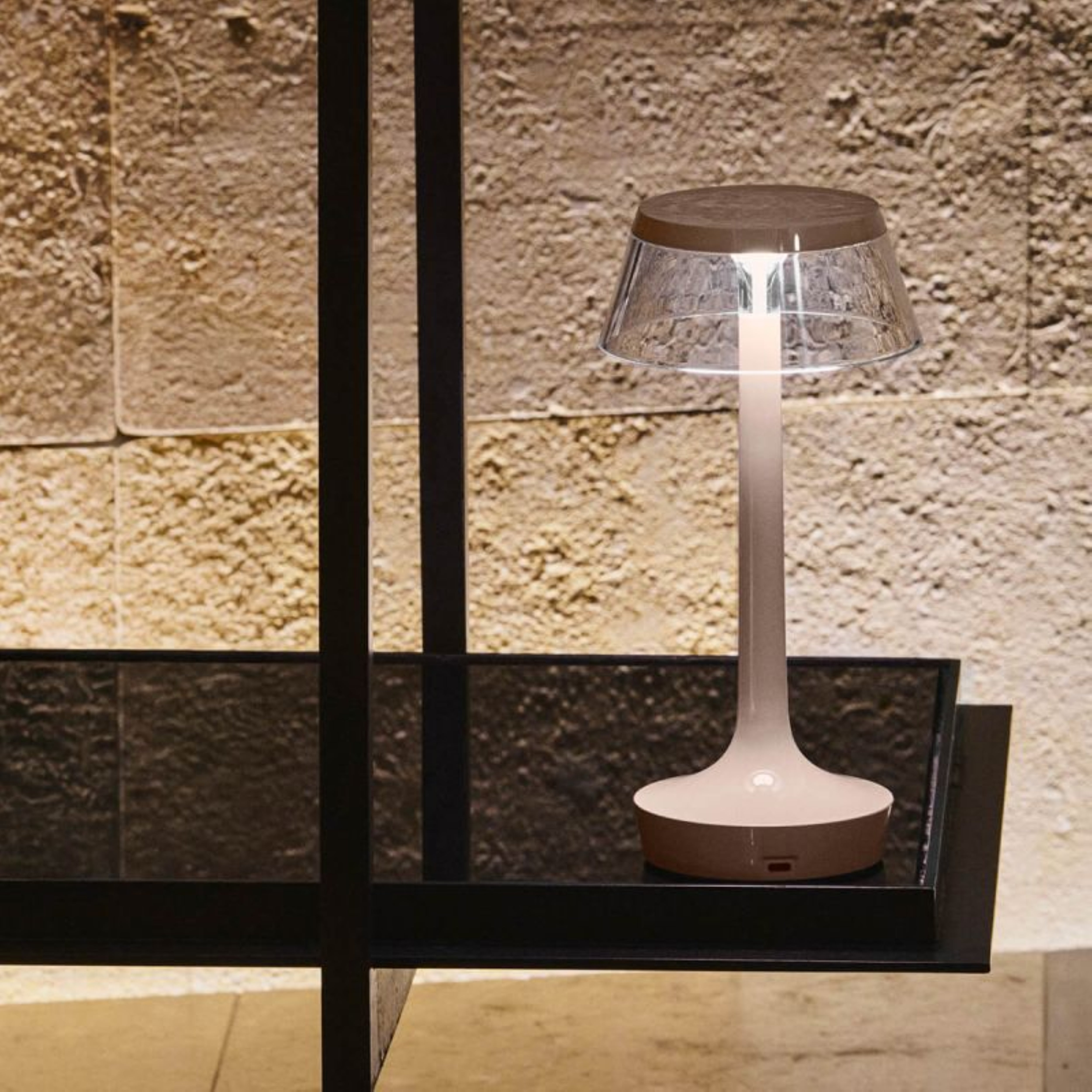 Tragbare Lampe BON JOUR UNPLUGGED rosa mit transparentem Schirm