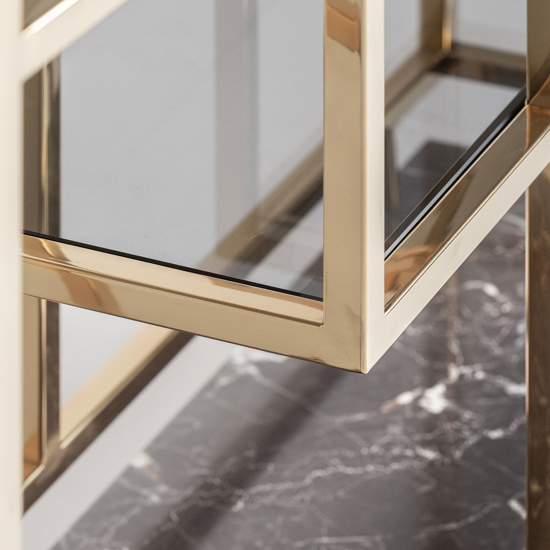 Breisach Gold Shelf