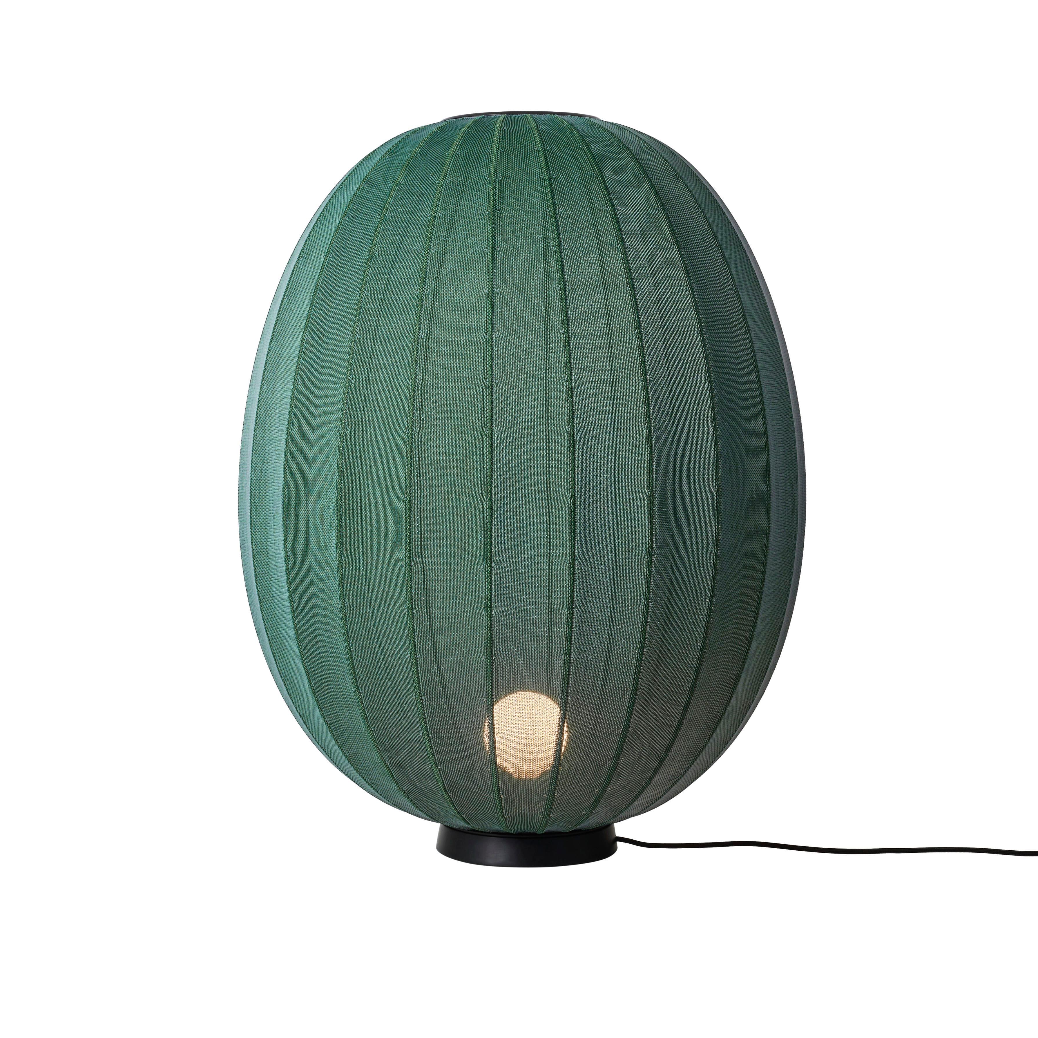 Grüne Stofflampe mit hoher Strick-auf-auf
