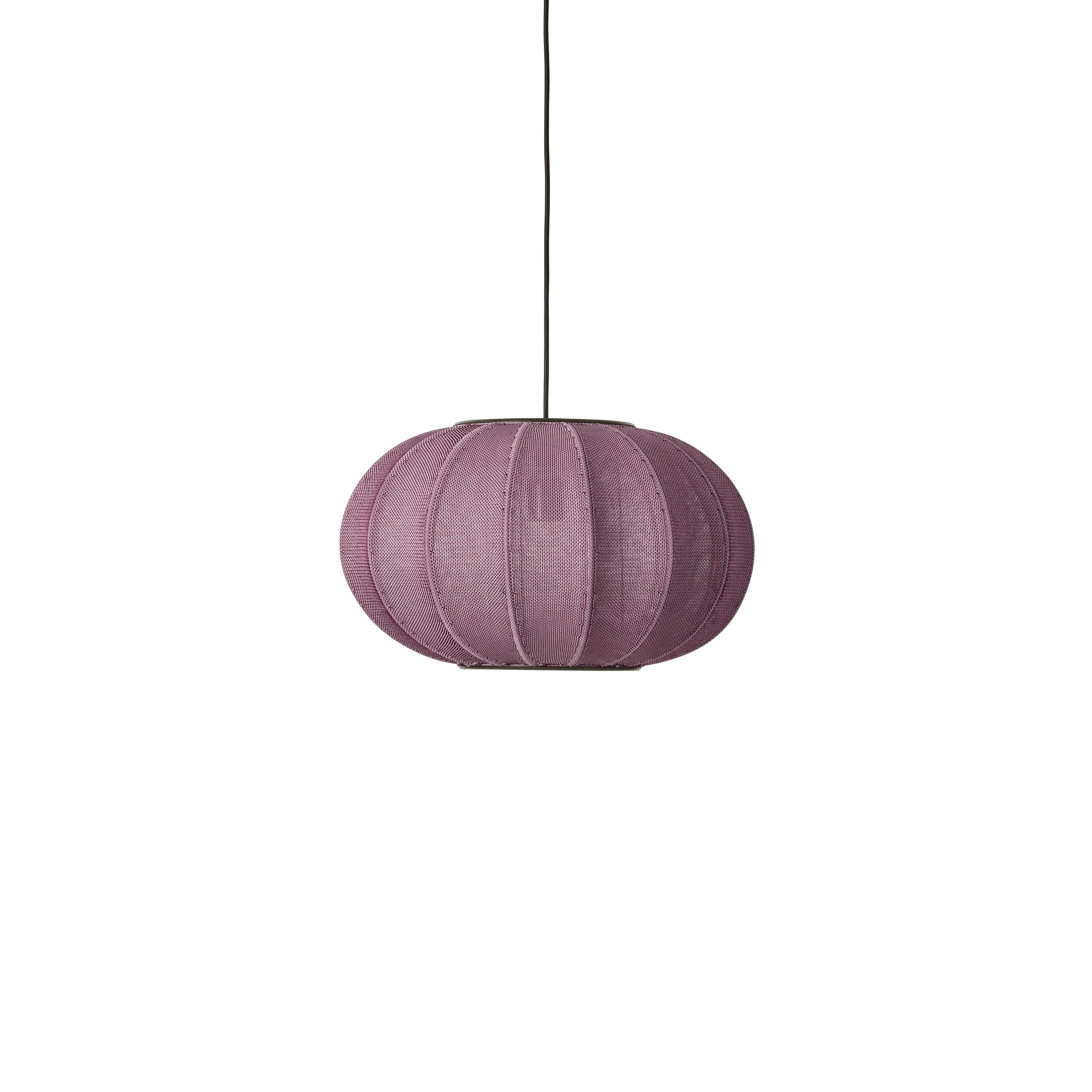 Ovale Burgunder-Hang-Lampe mit Strickwit.