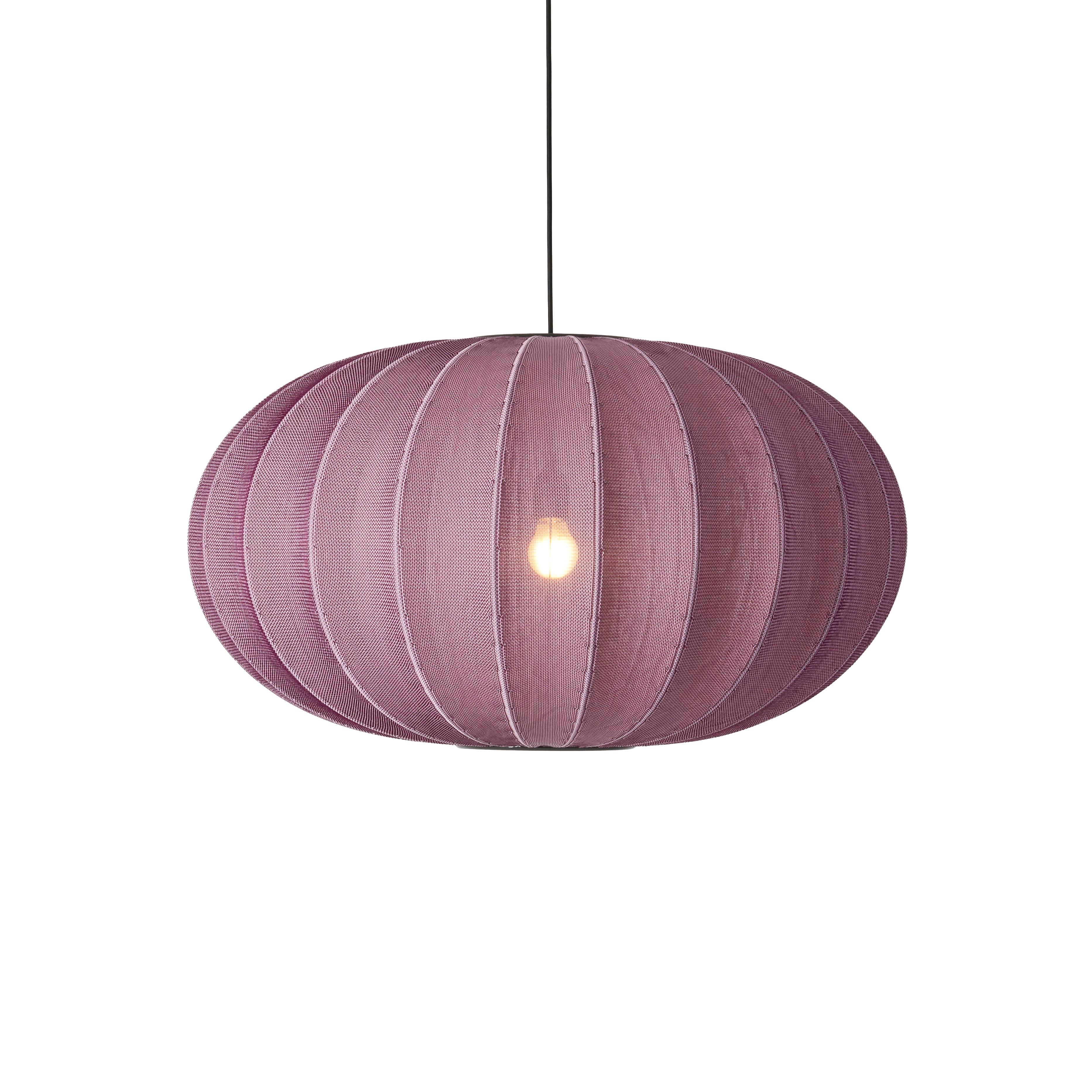 Ovale Burgunder-Hang-Lampe mit Strickwit.