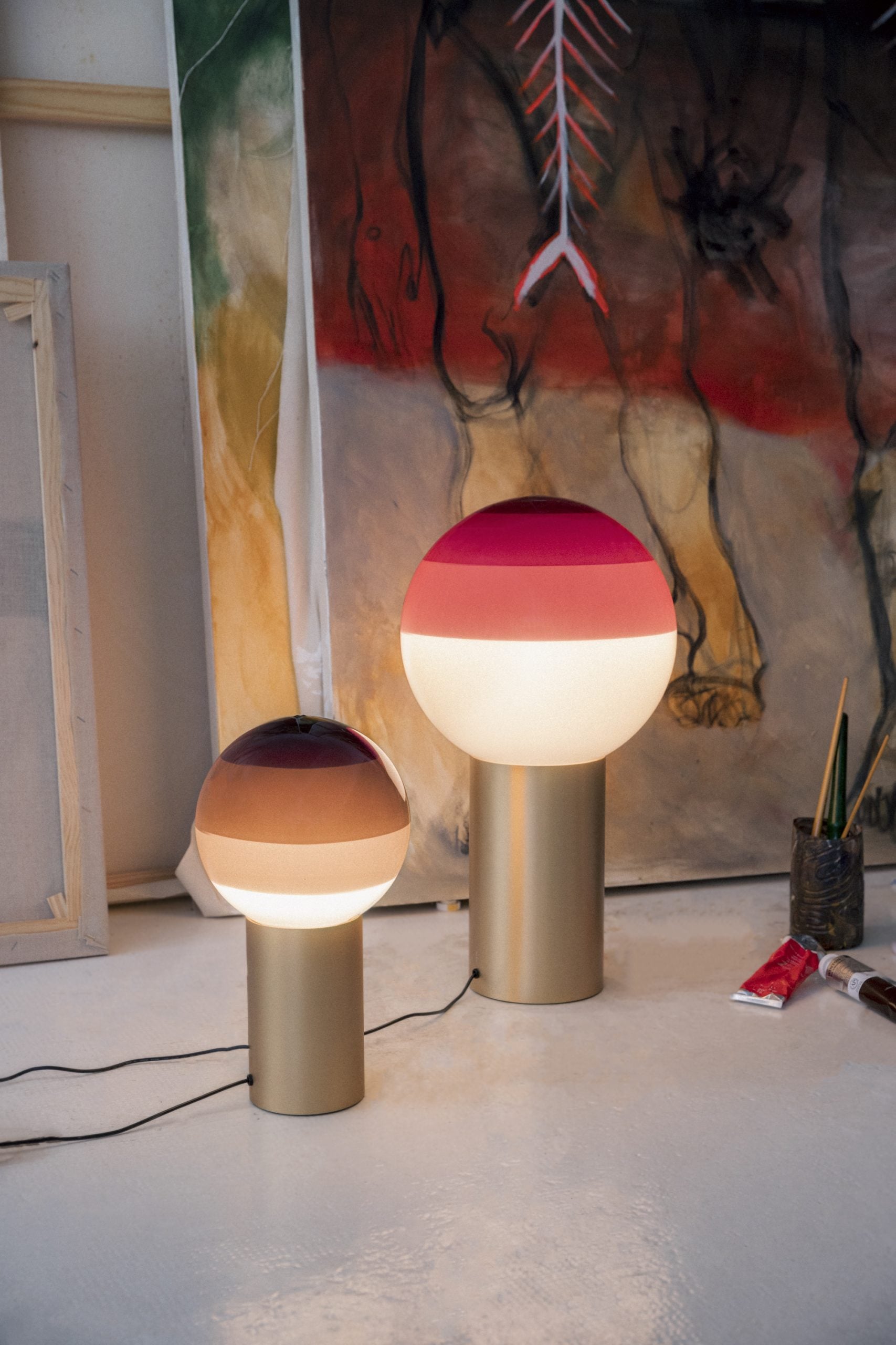 Tischlampe DIPPING creme mit goldenem Fuß