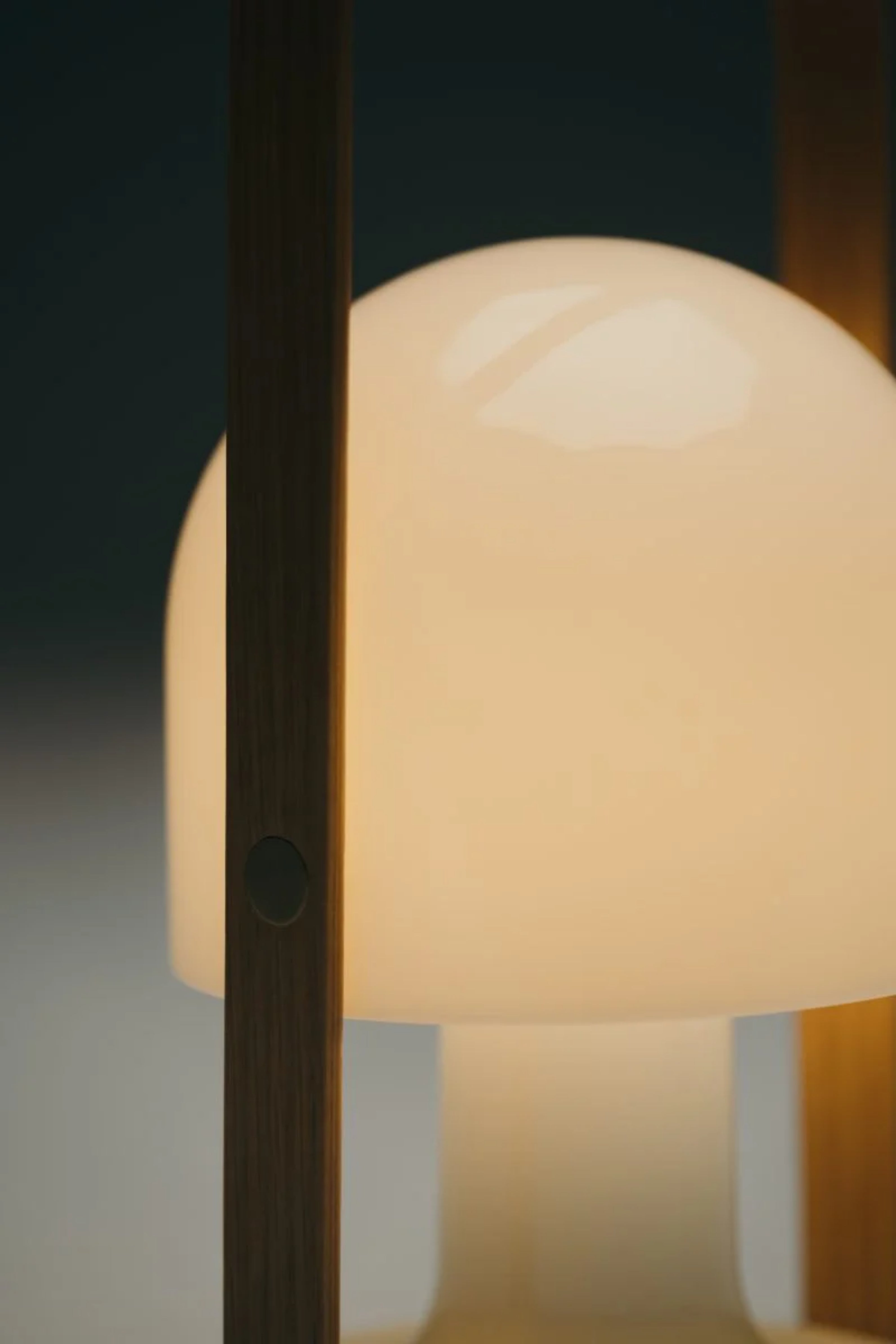 Tragbare FOLLOWME Lampe in Weiß mit Braun