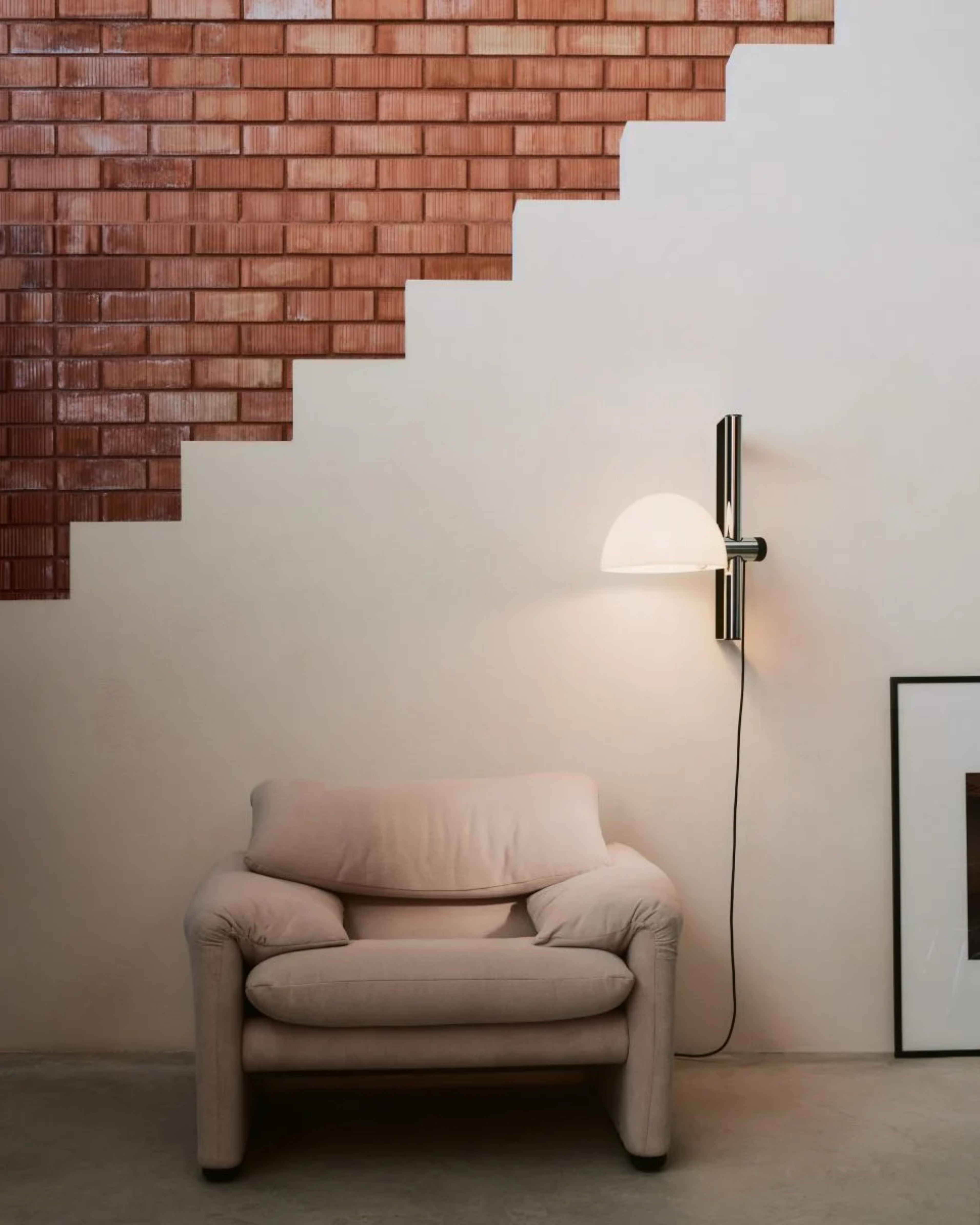 Lampa ścienna regulowana LAURO biały klosz ze stalową podstawą