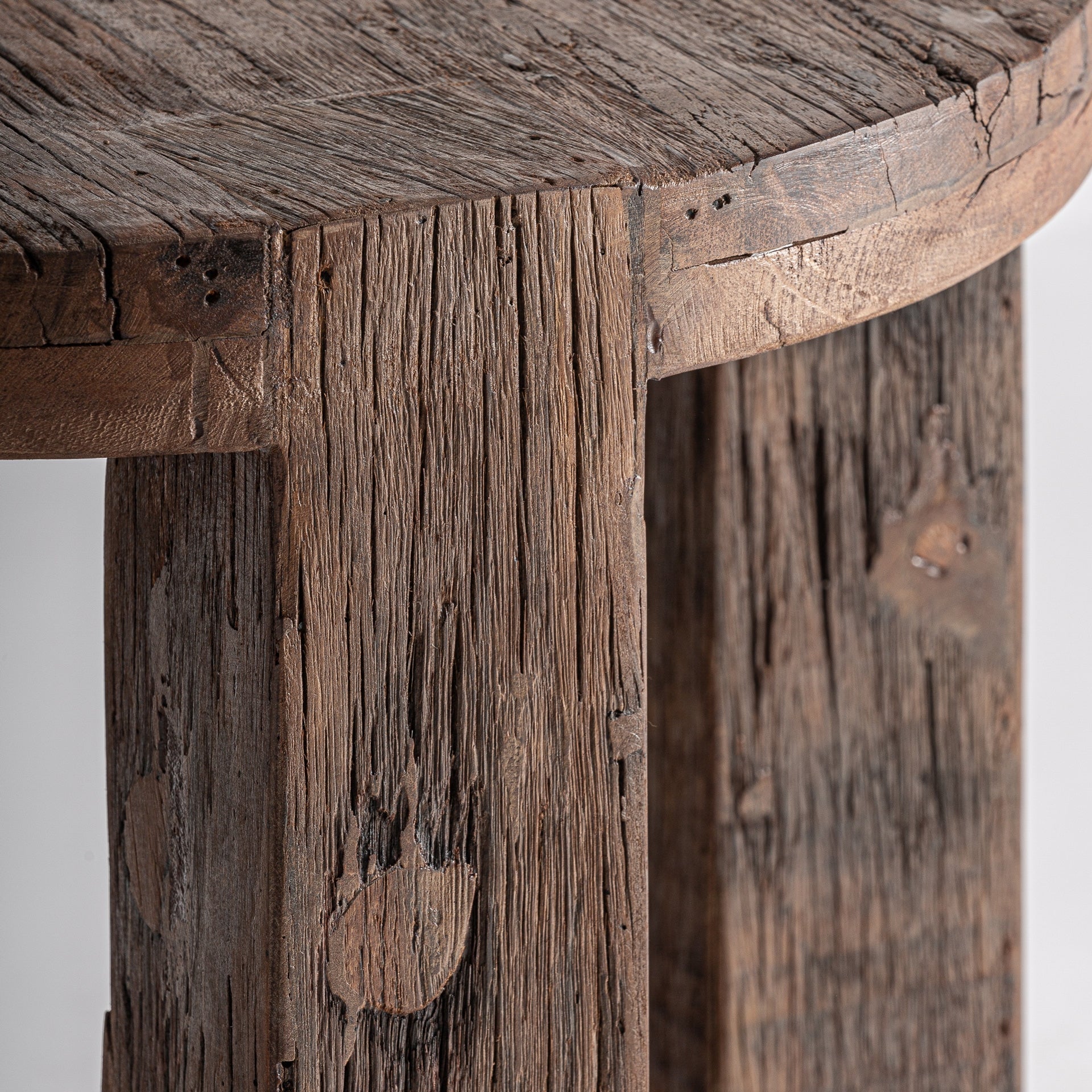 Beistelltisch LOSSE aus recyceltem Holz