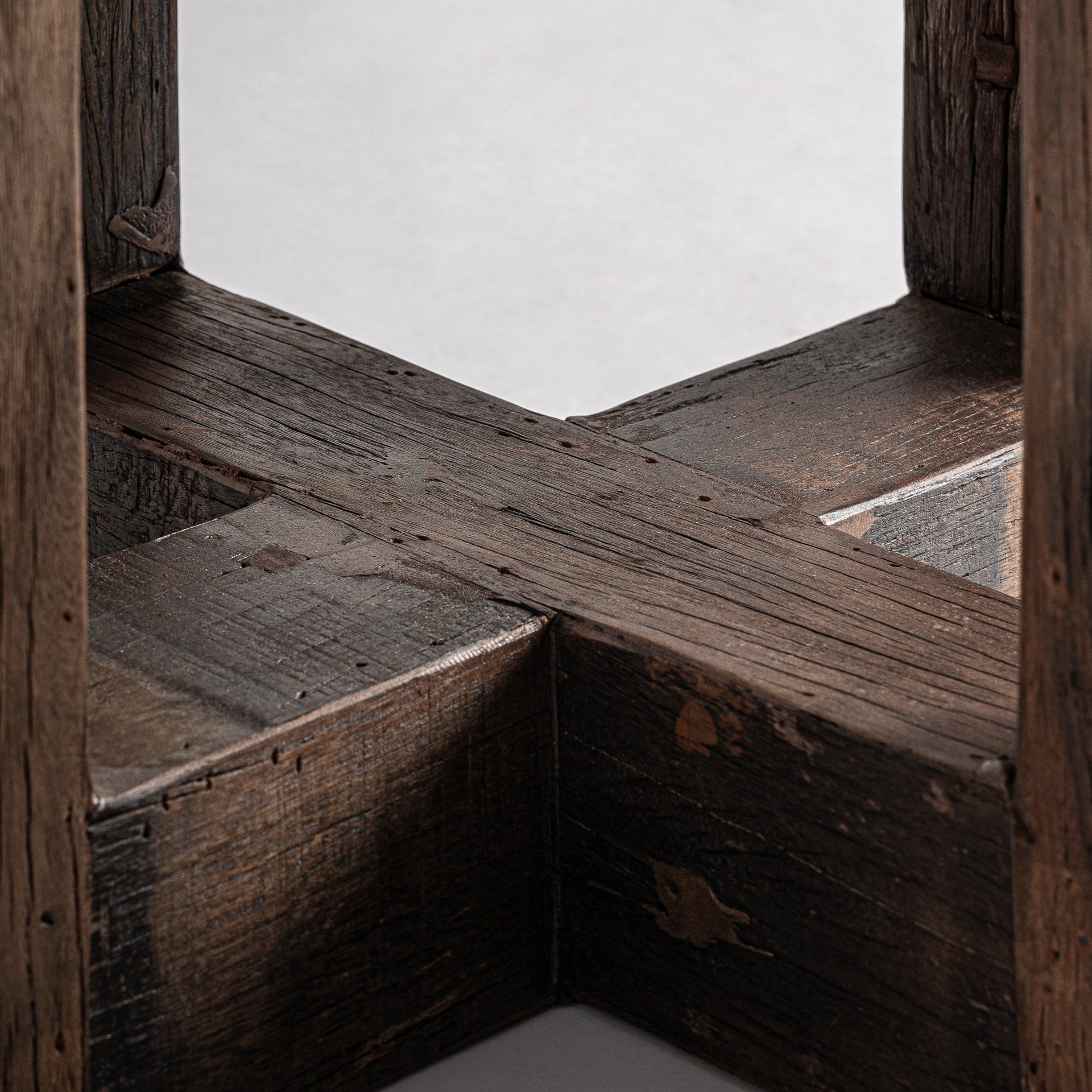 Beistelltisch LOSSE aus recyceltem Holz