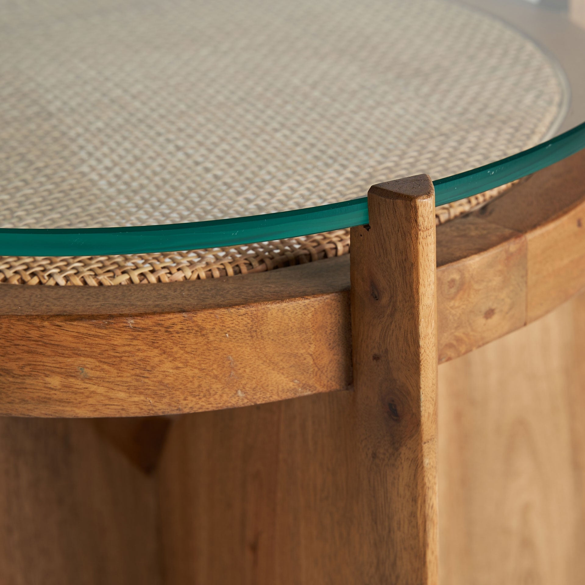 Beistelltisch RIESA aus Mangoholz mit Glasplatte