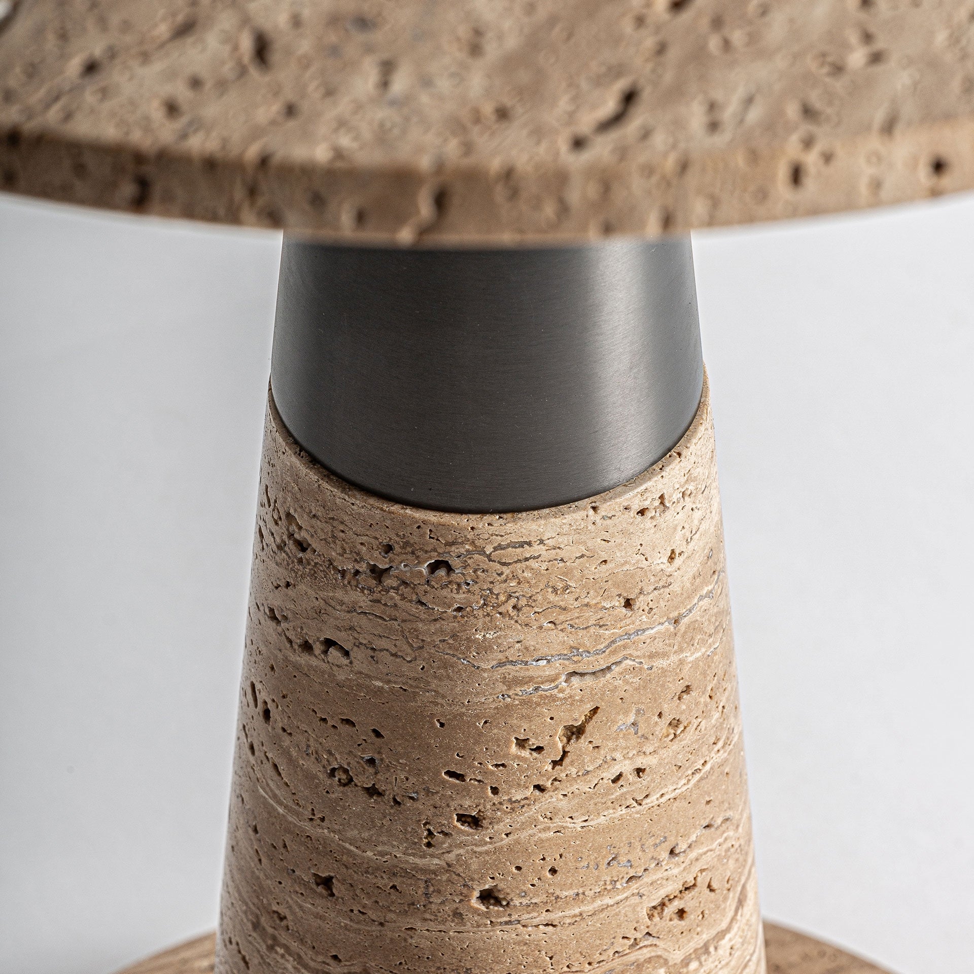 Beistelltisch RUST beige Marmor mit metallischer Oberfläche