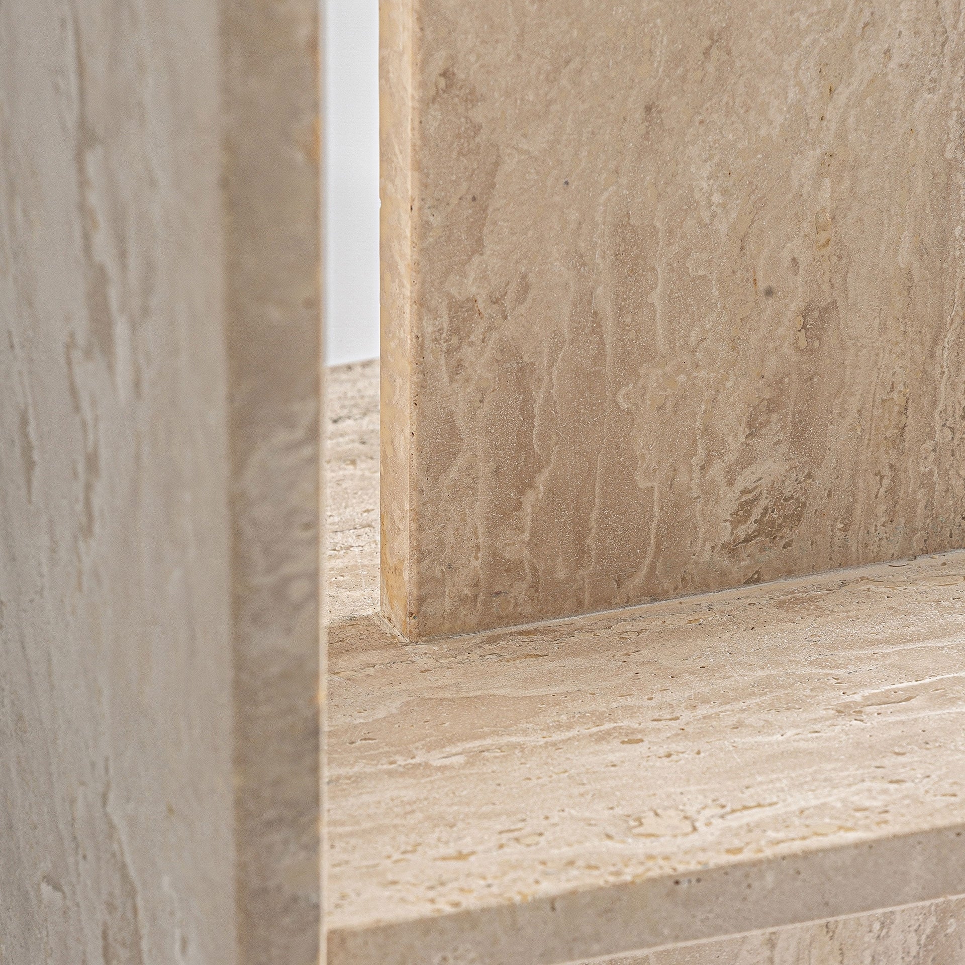 Beistelltisch mit rundem Tischplatte THIENNES Travertin