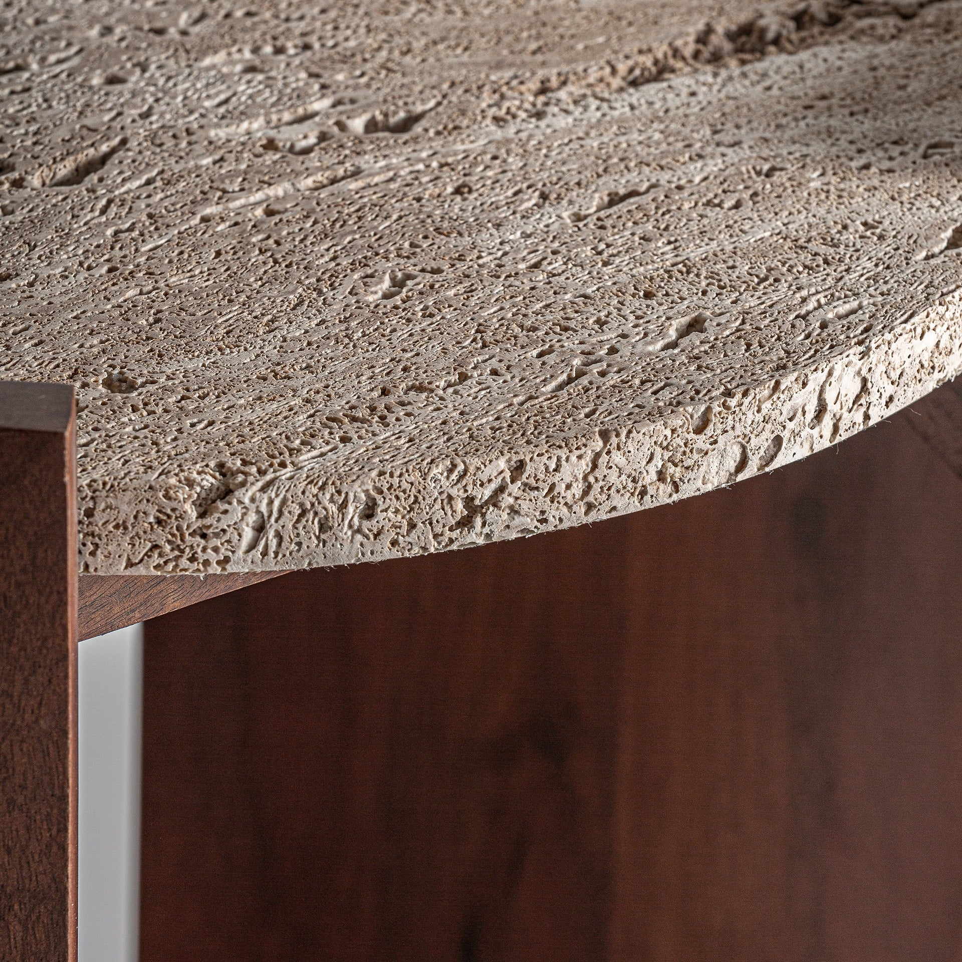 Beistelltisch rund TIVOLI aus Mangoholz mit Travertinplatte