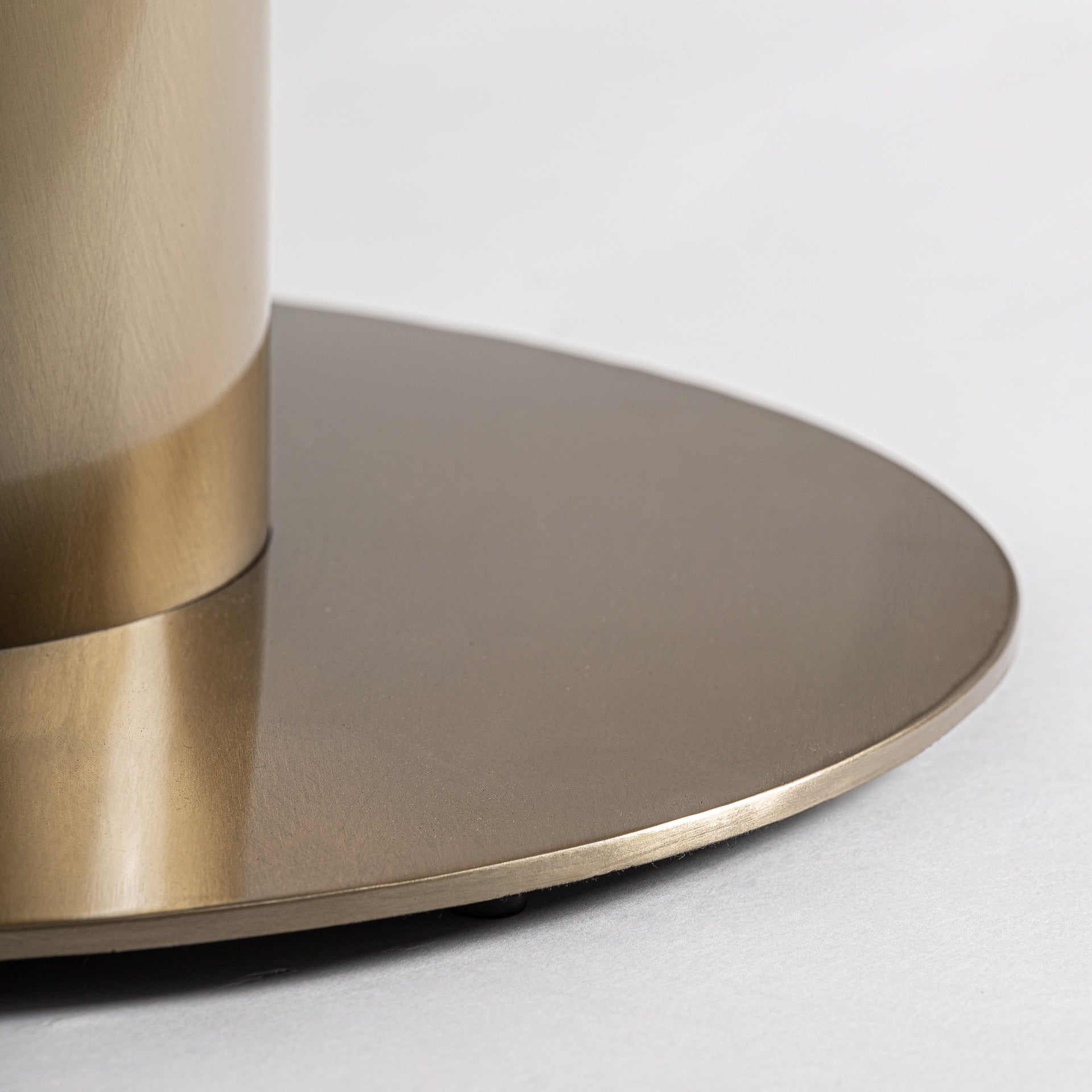 Barhocker TASQUE schwarz mit goldenem Fuß