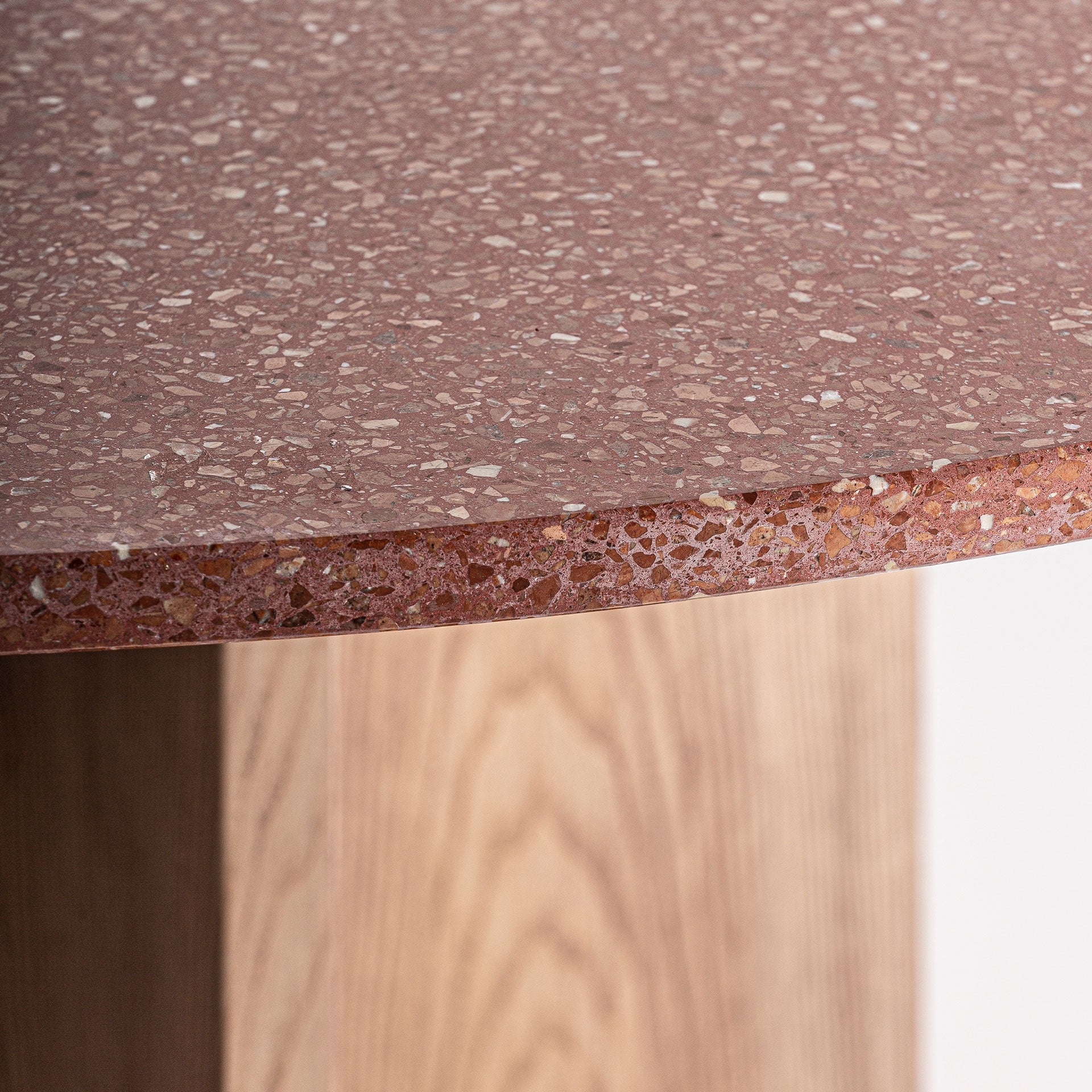 Round Table ALFERCE Burgundy Terrazzo with Wooden Base and Gold Finish