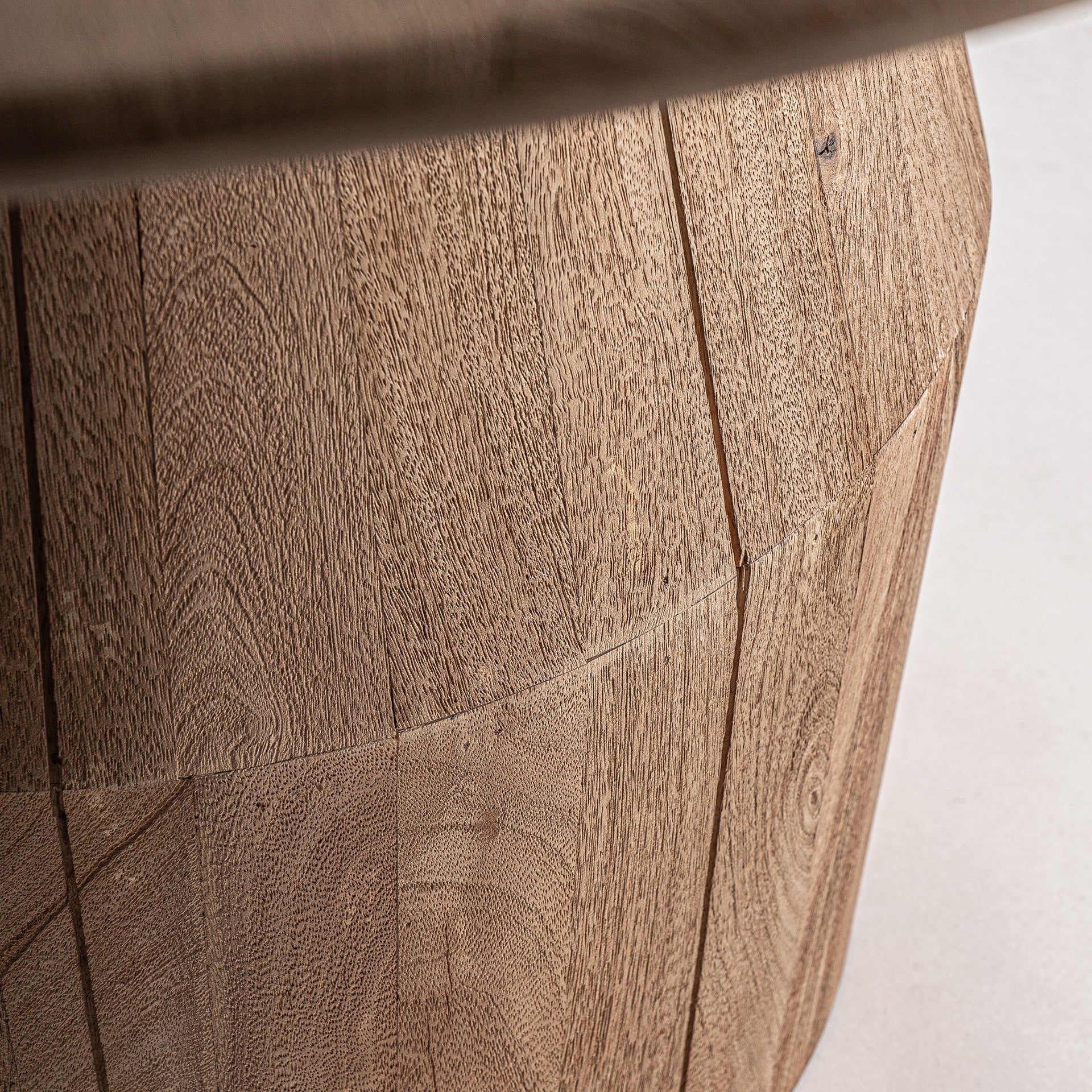 Runder Tisch JACQUARD aus Mangoholz