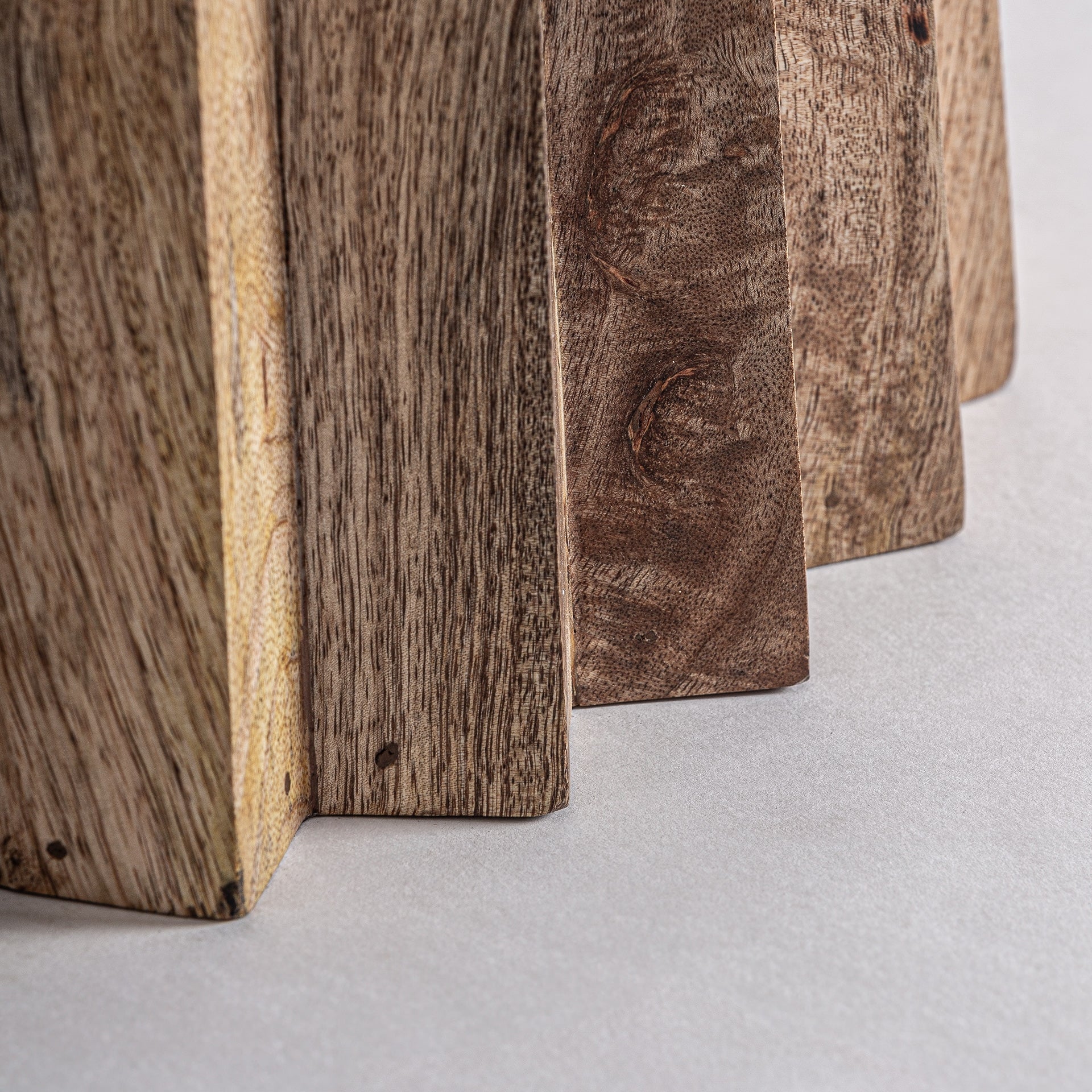 Round PLISSÉ Table in Mango Wood with Marble Top