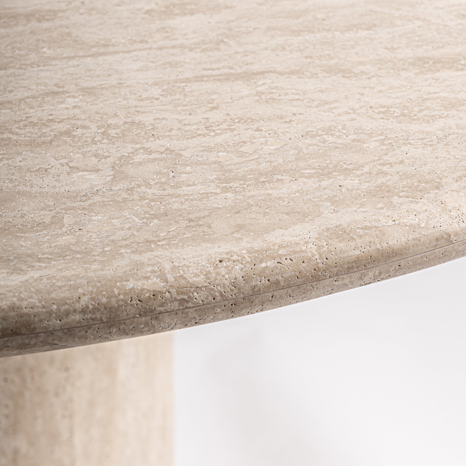 Round Table THIENNES Broken White Travertine