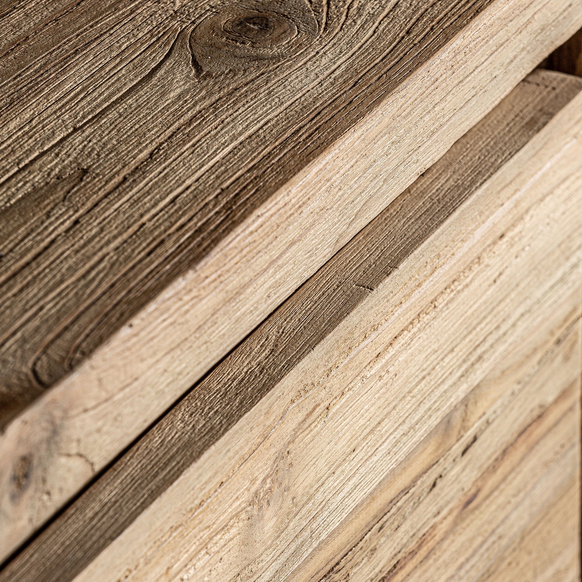 Nachttisch LUX aus recyceltem Holz