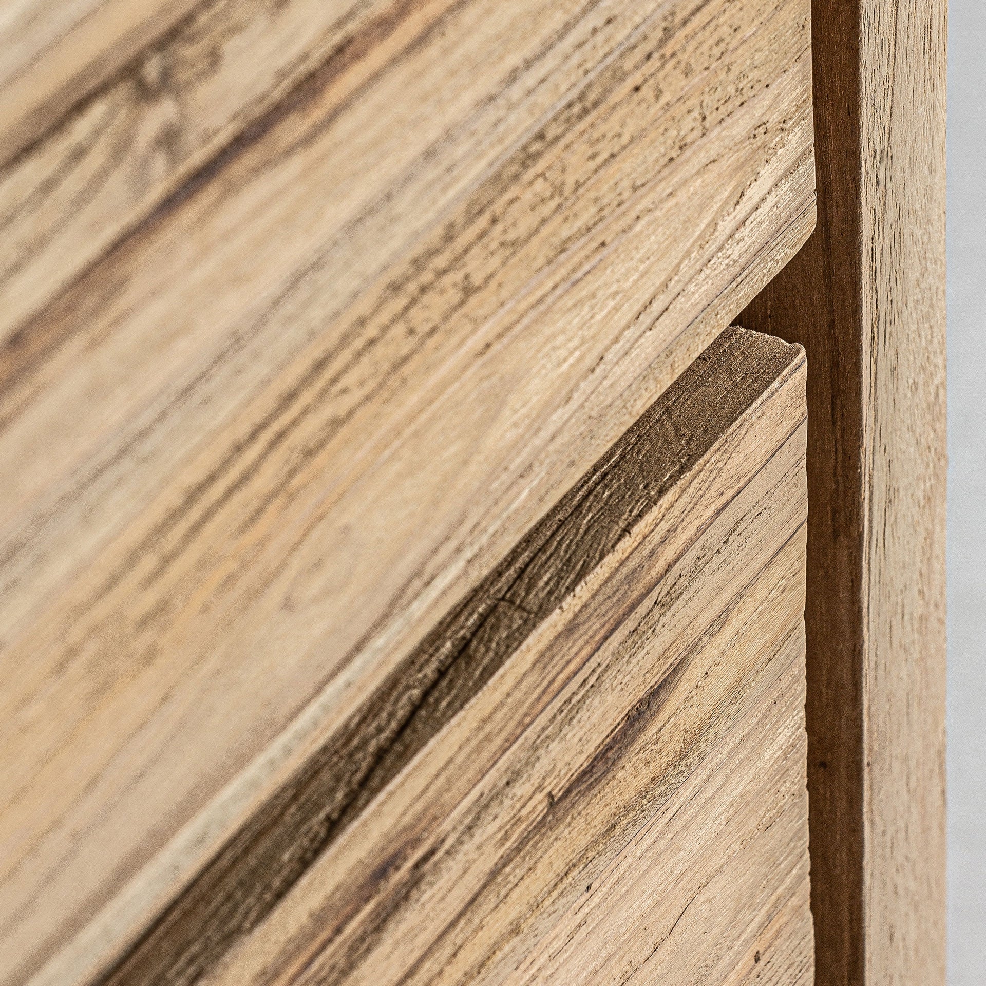Nachttisch LUX aus recyceltem Holz