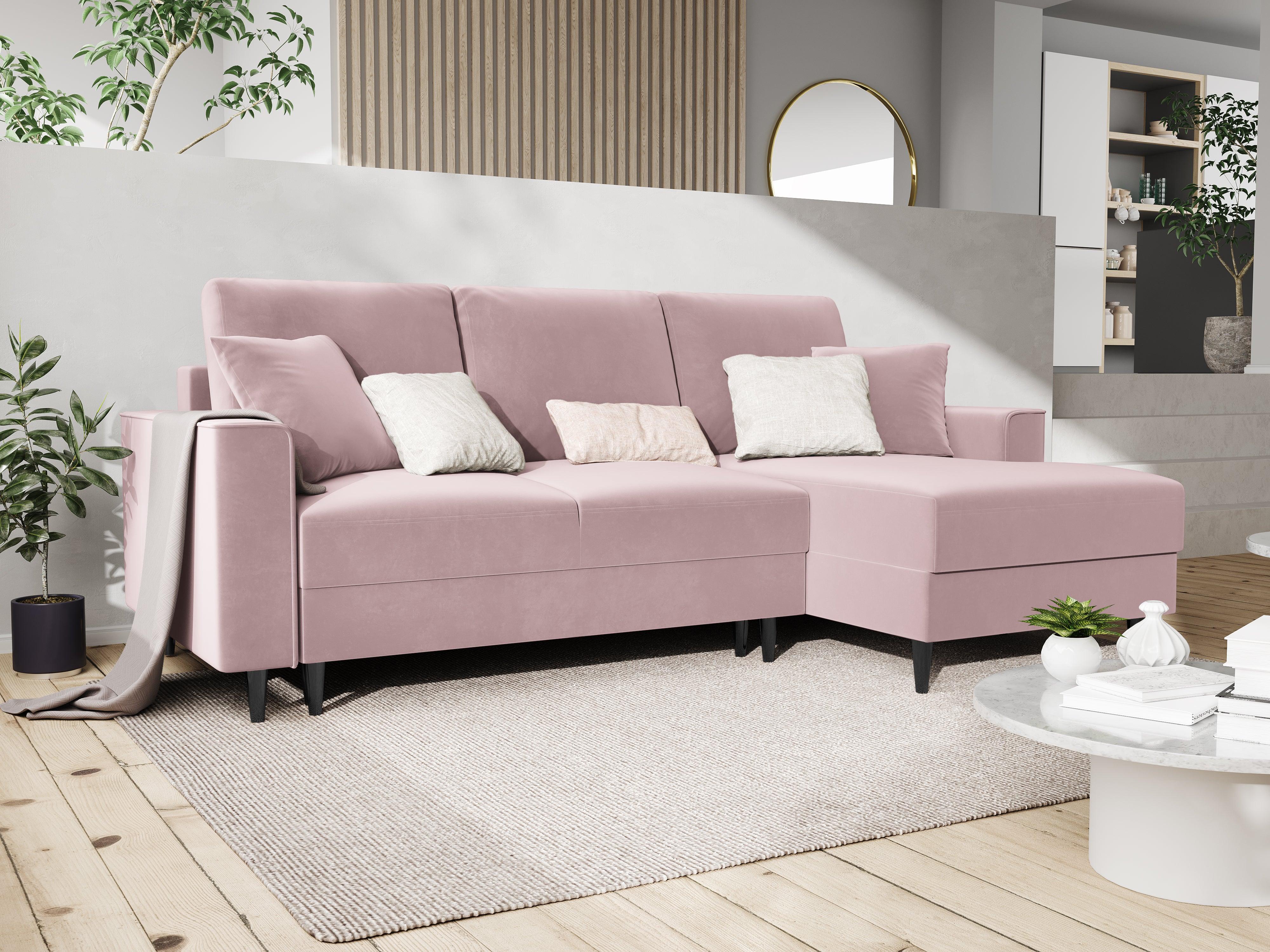 Narożnik prawostronny aksamitny z funkcją spania CARTADERA pudrowy róż z czarną podstawą Mazzini Sofas    Eye on Design