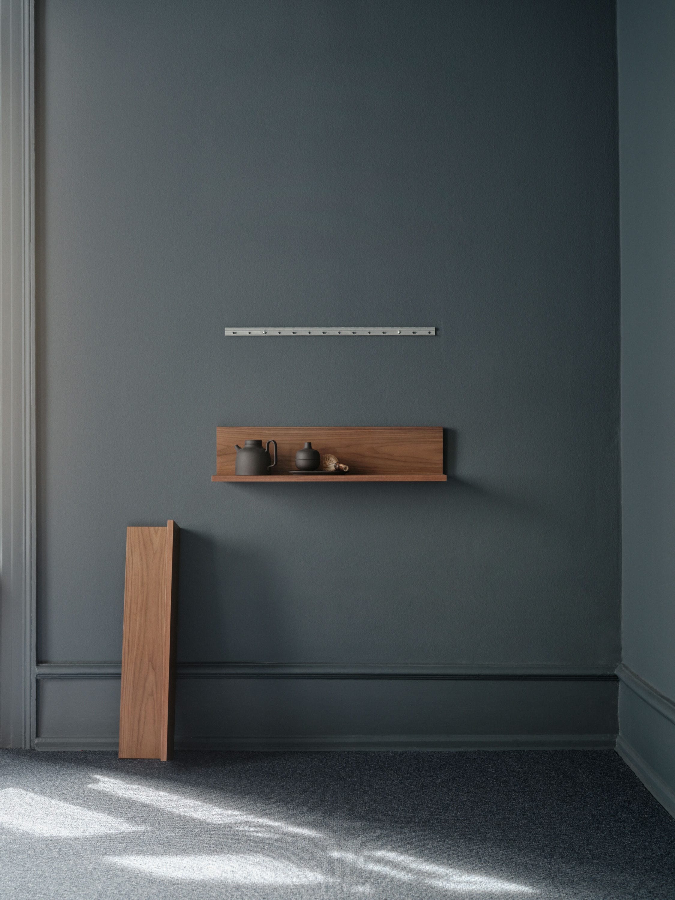 Tana -Nuss -Furnierwandschelf