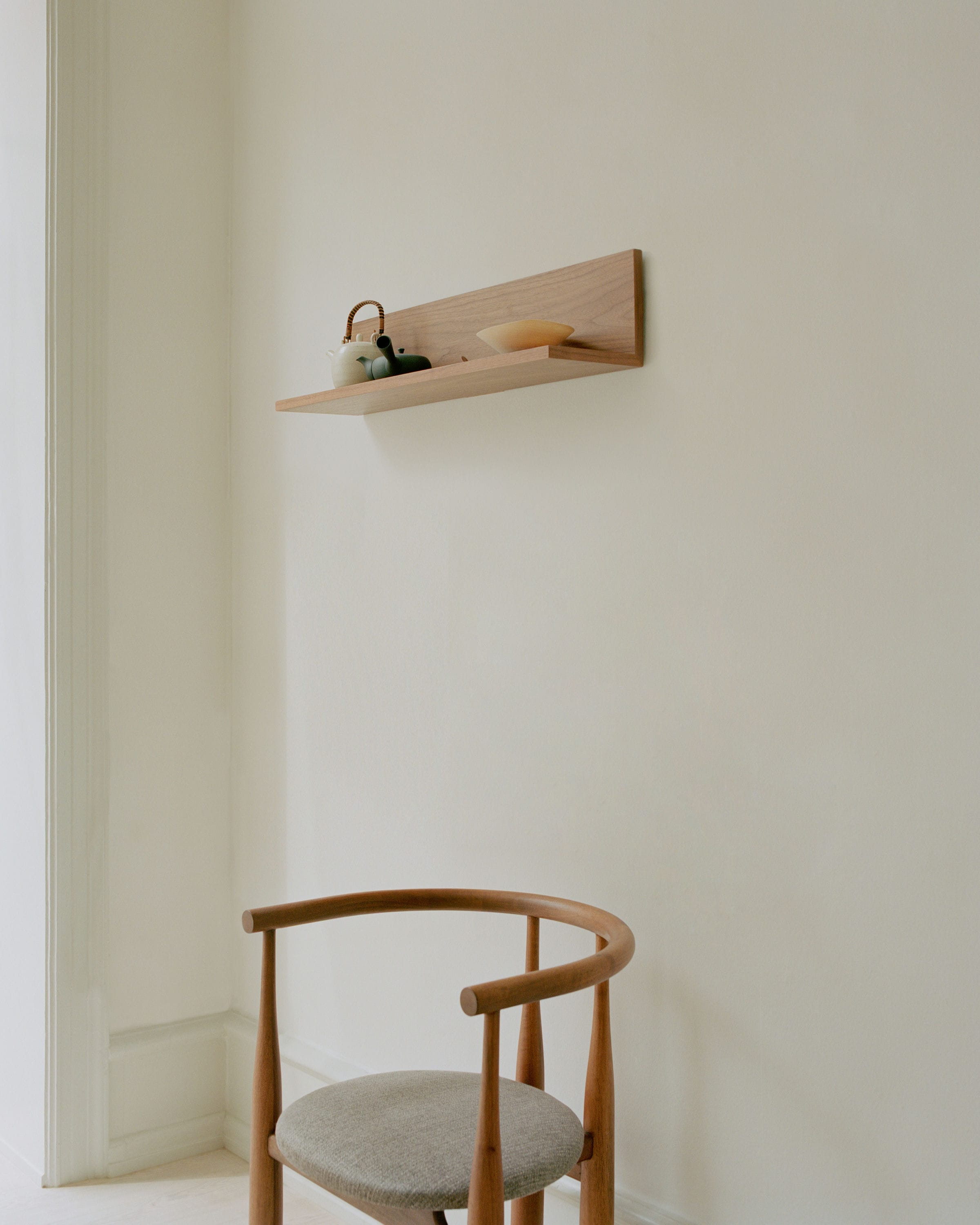 Tana oak veneer wall shelf