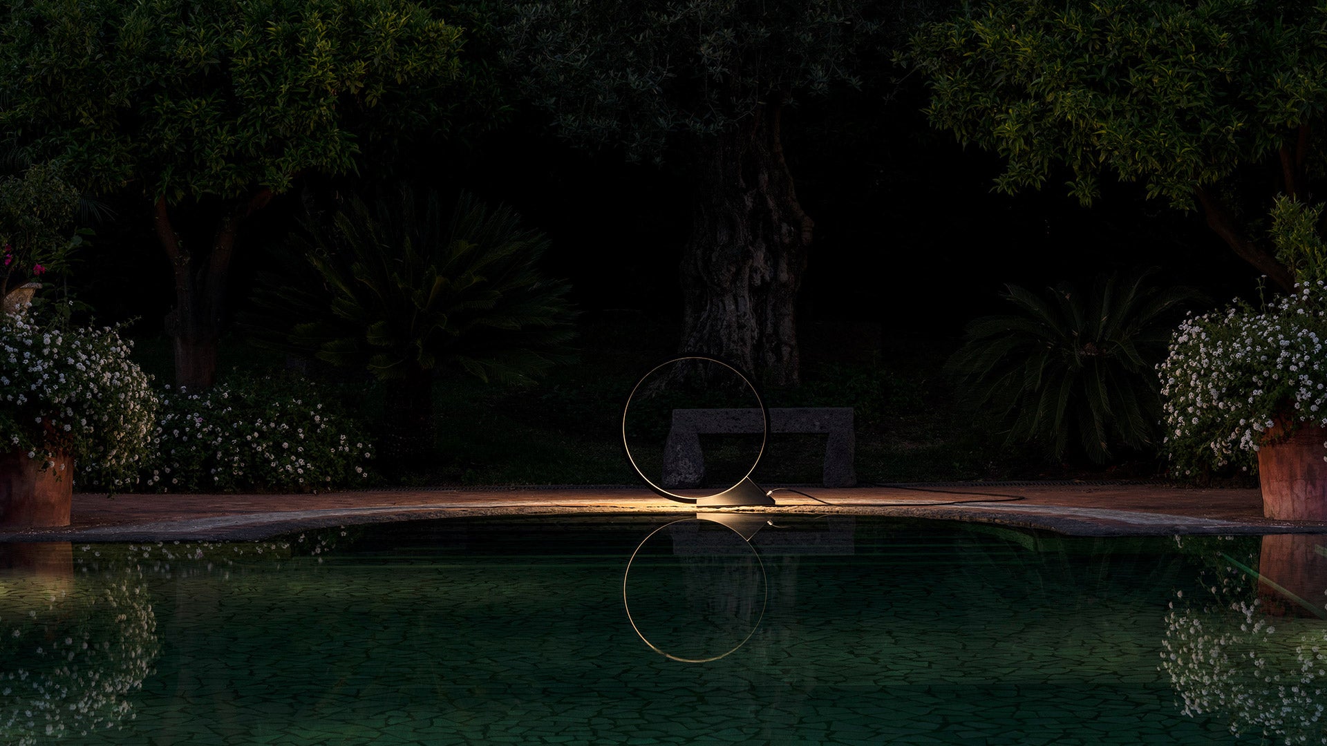 Stehlampe für den Außenbereich O schwarz