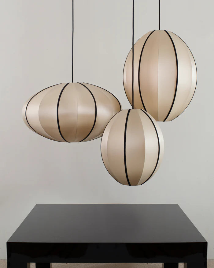 Beiger OVAL Lampenschirm mit Schwarz