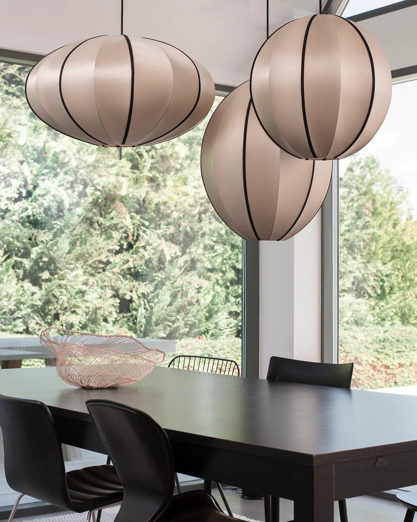 Beiger OVAL Lampenschirm mit Schwarz