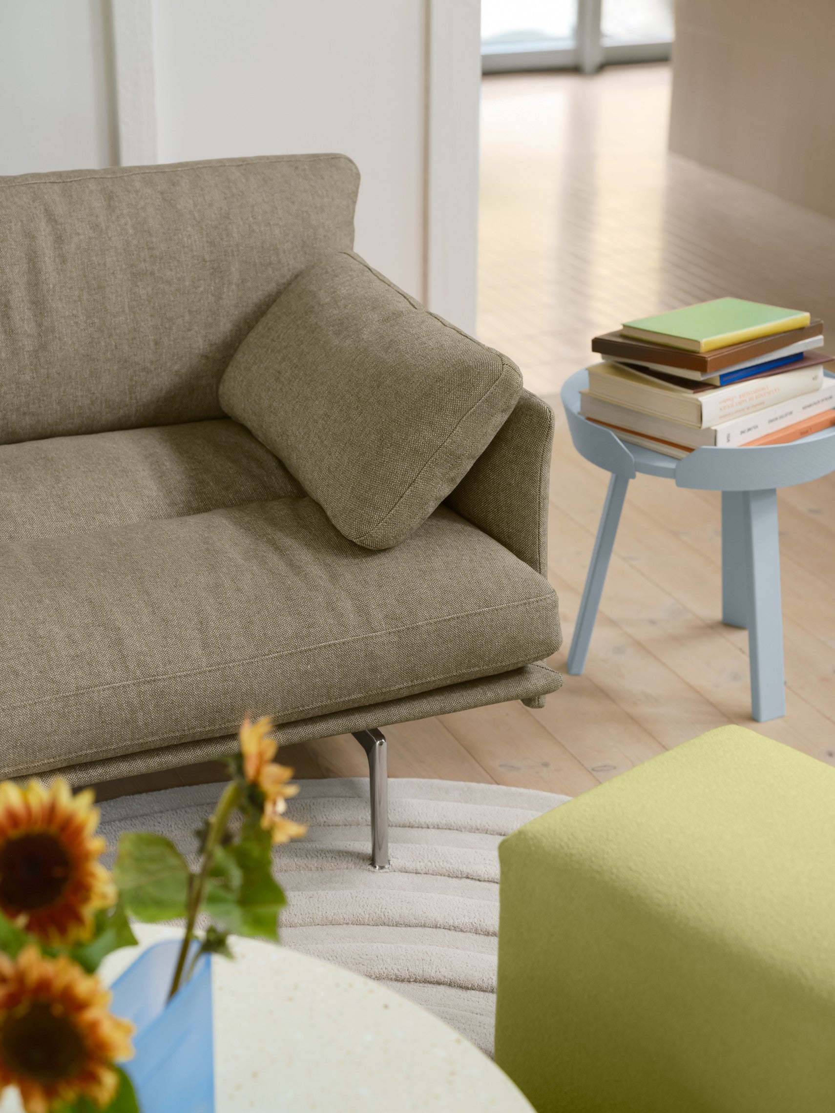 Couchtisch für den Außenbereich HALVES gebrochenes weißes Terrazzo